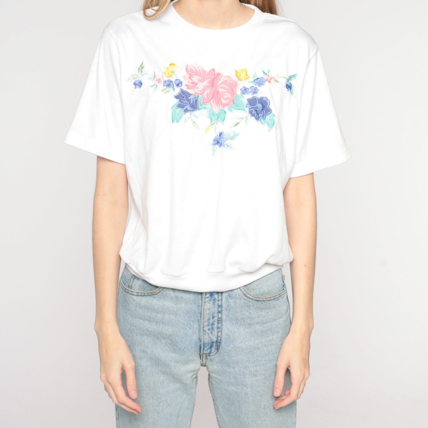80s White Embroidered Floral Top Short Sleeve Banded Hem Medium