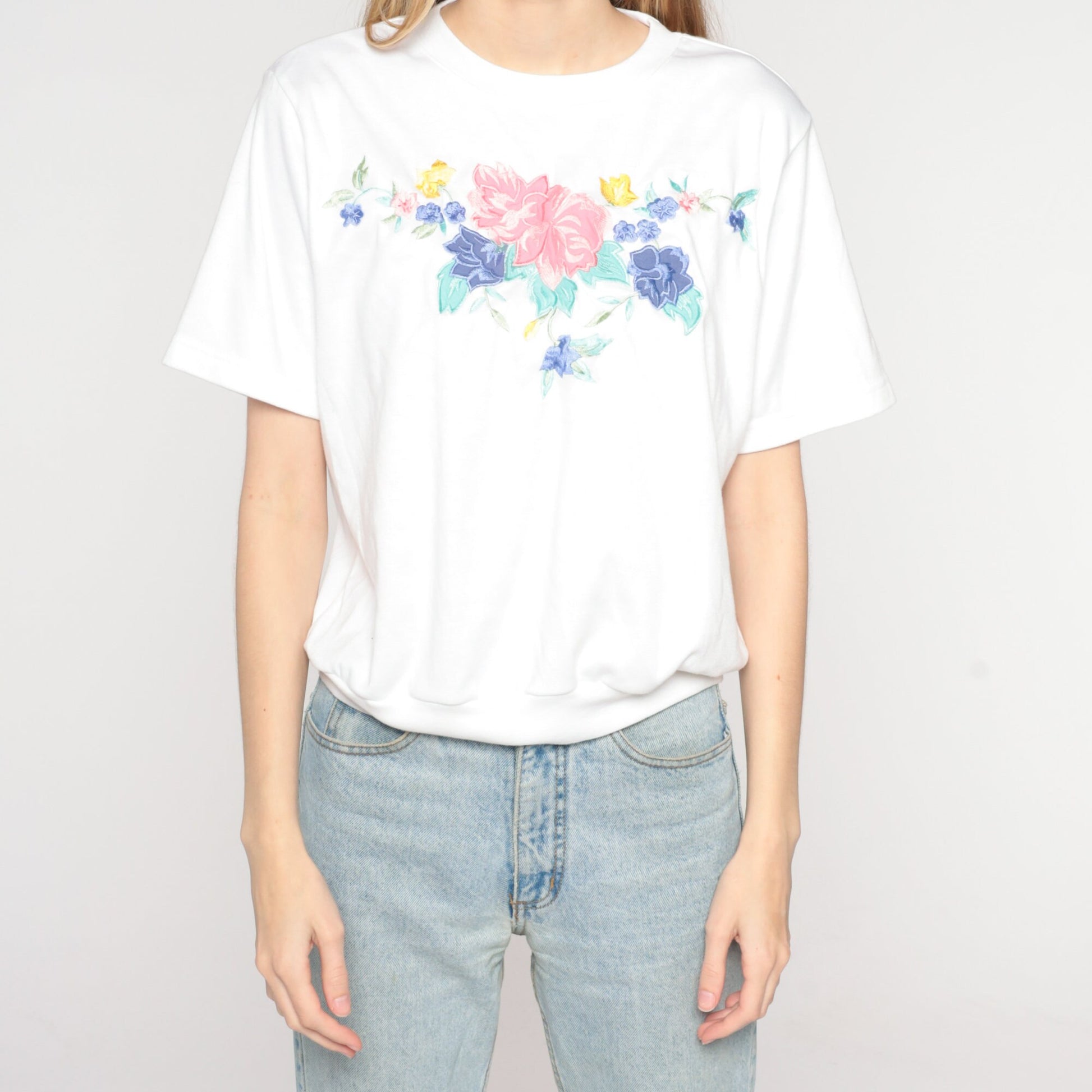 80s White Embroidered Floral Top Short Sleeve Banded Hem Medium