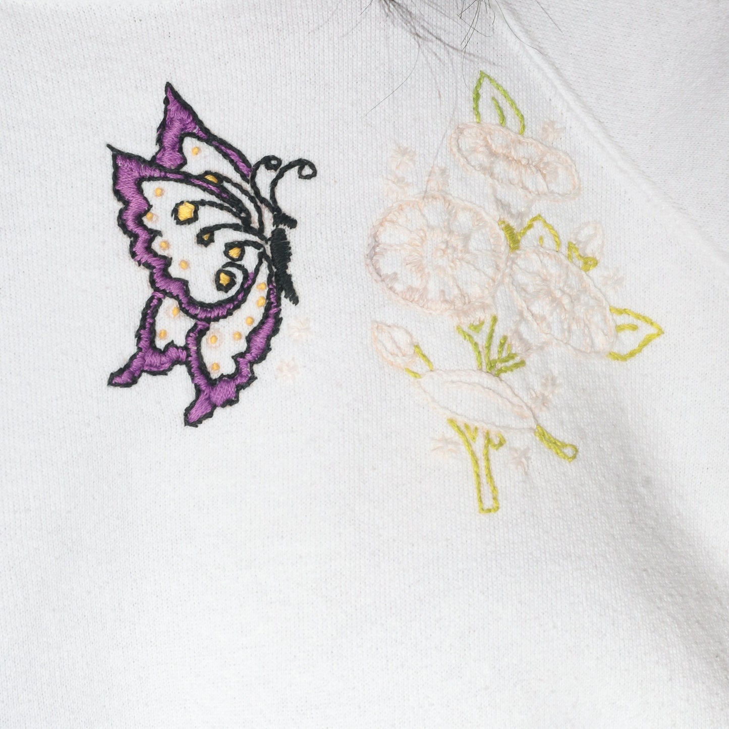 80s Butterfly Embroidered Sweatshirt White Mom Crewneck Large L