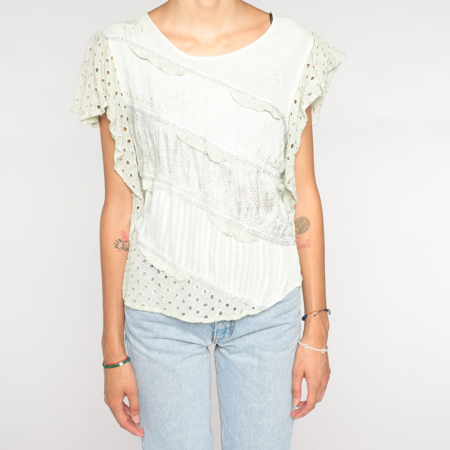 00s Light Green Floral Embroidered Blouse Ruffled Cap Sleeve Cutout Medium M