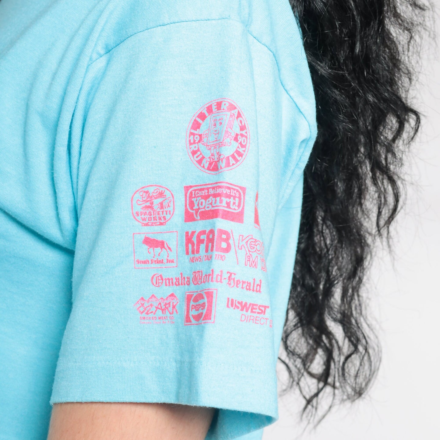 1990 Literacy Run Omaha Nebraska Graphic Tee Pink Blue Single Stitch Medium