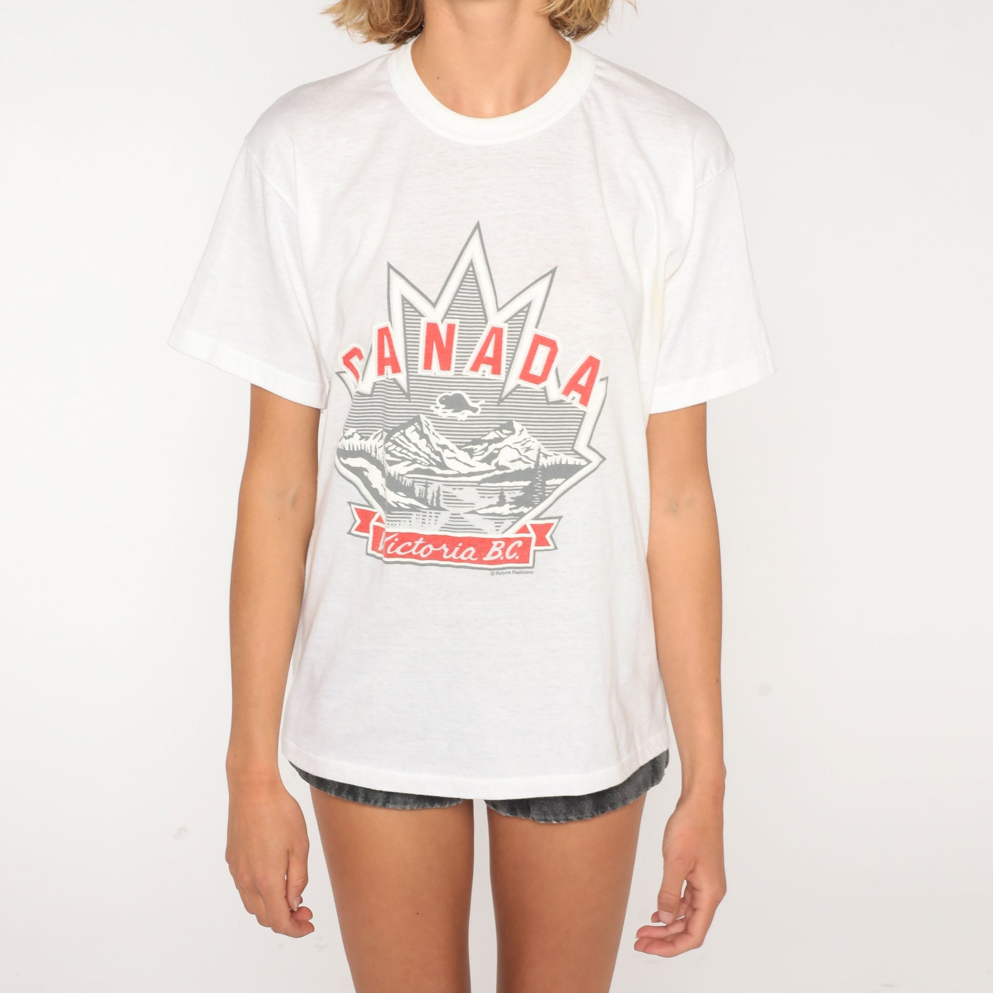 80s Victoria BC Canada Mountain Maple Leaf Graphic T-Shirt White Medium