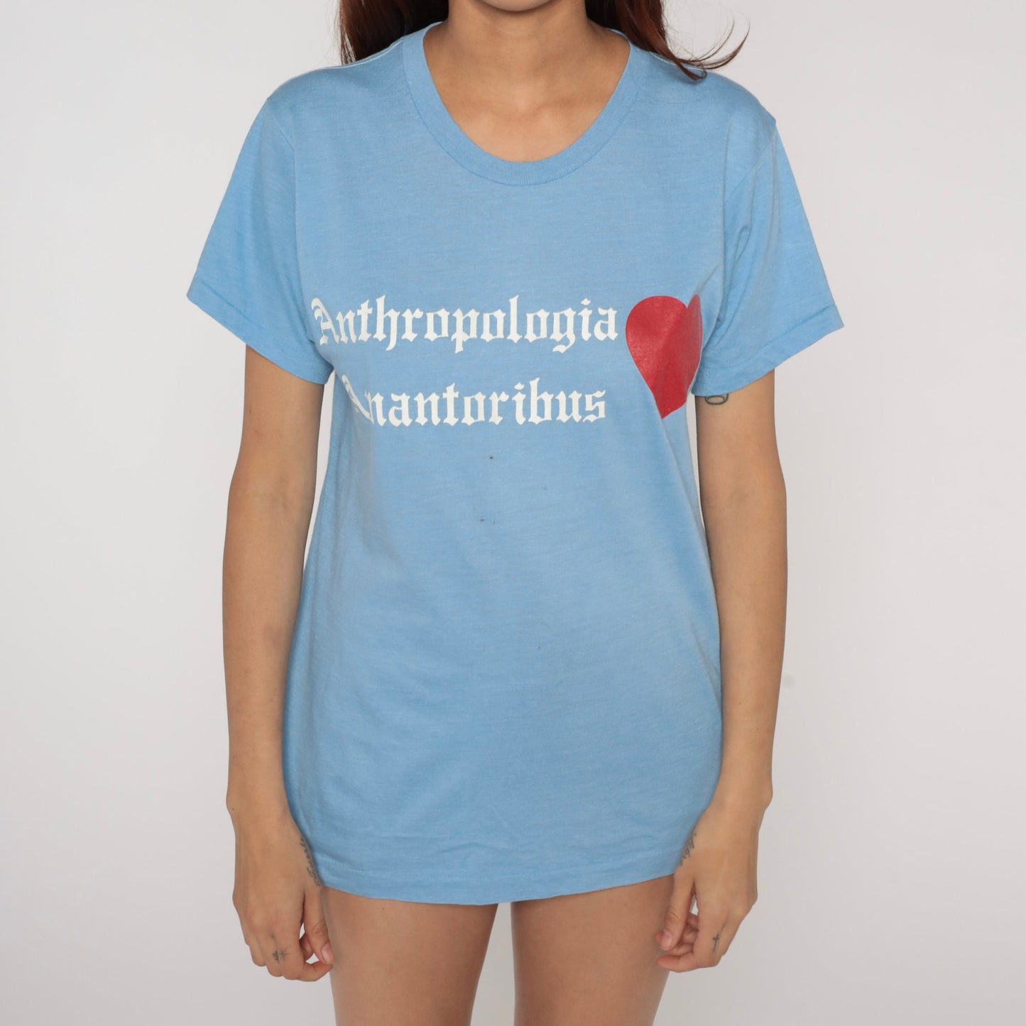 80s Anthropologia Amantoribus Latin Graphic T-Shirt Baby Blue Medium