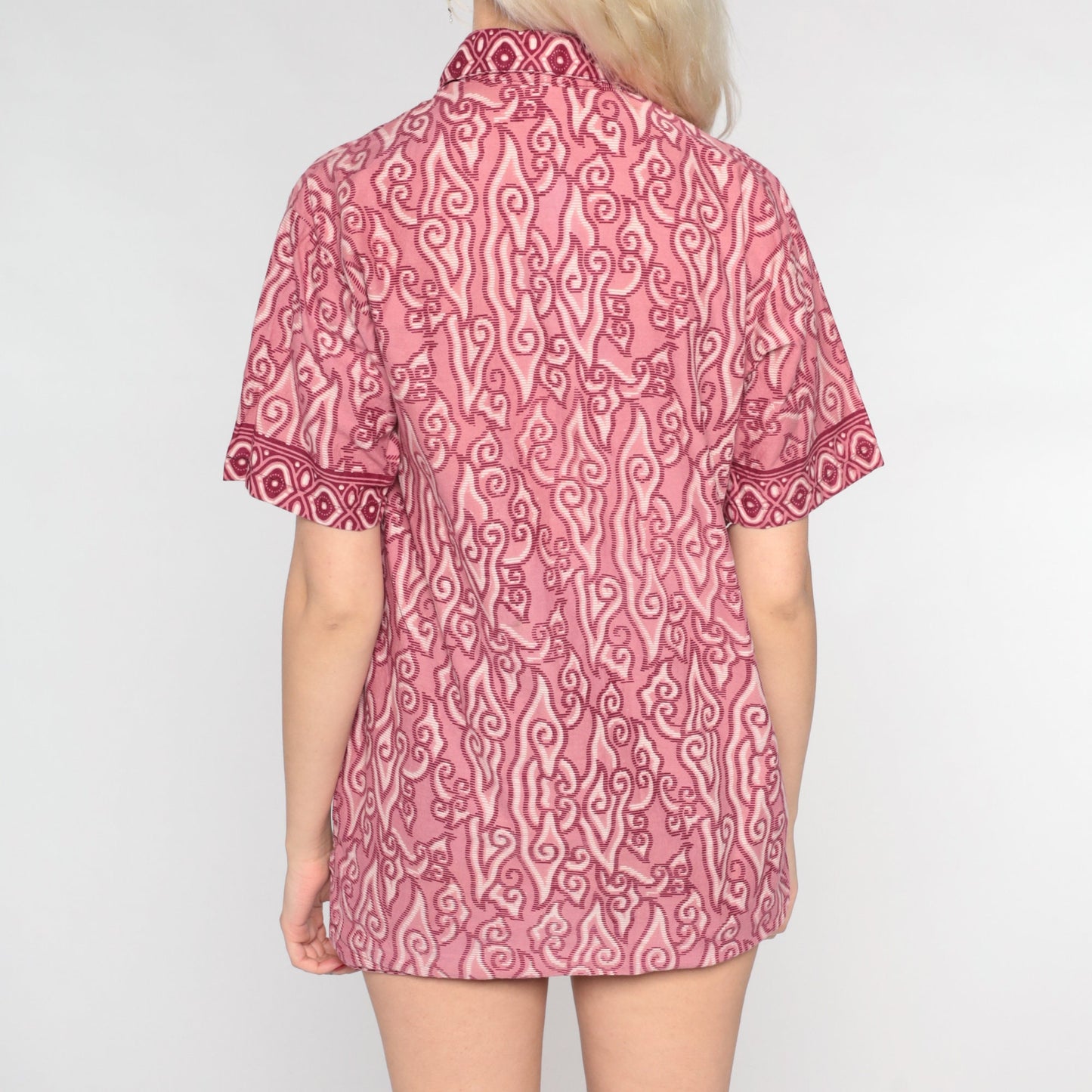 90s Red Batik Abstract Button-Up Shirt Short Sleeve Medium
