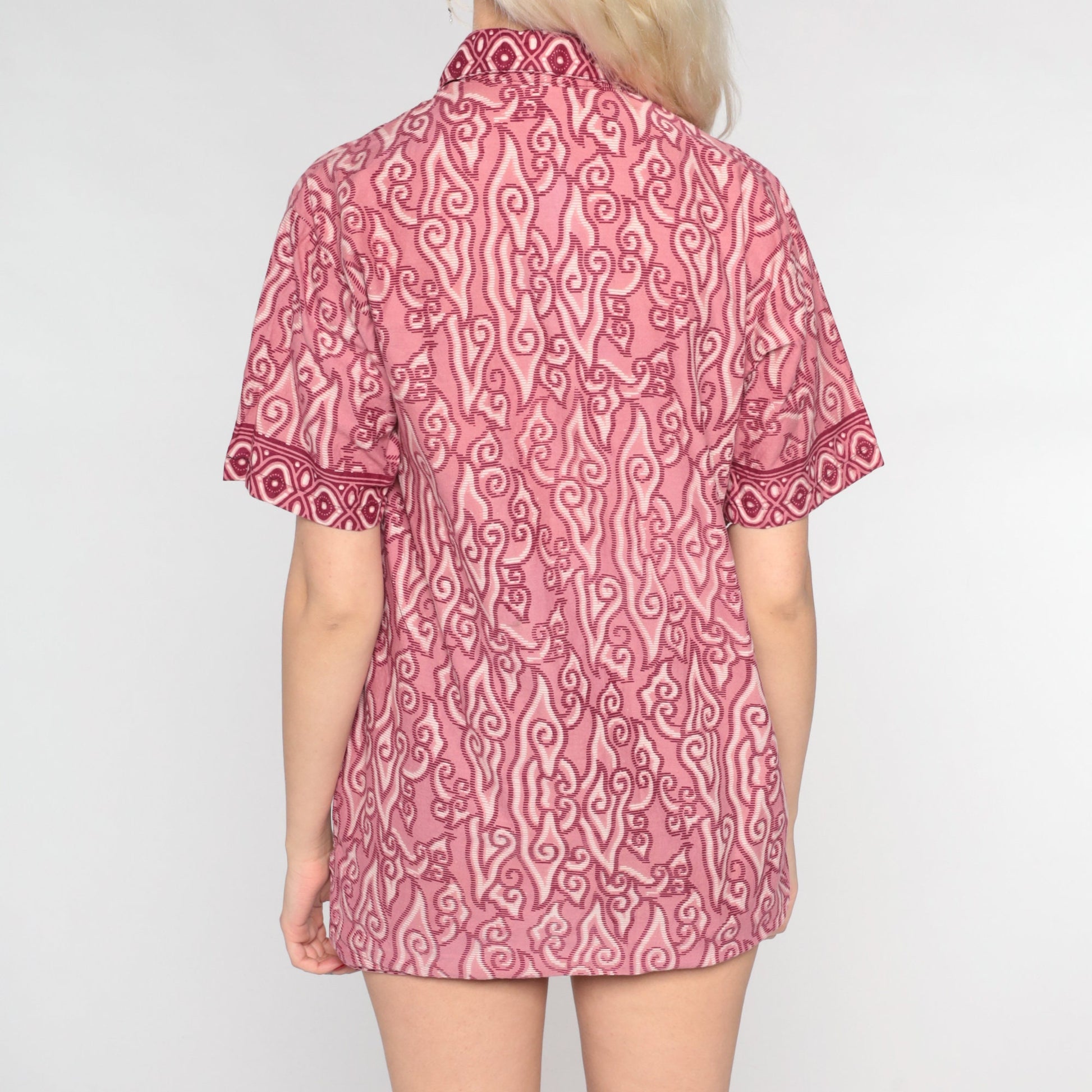 90s Red Batik Abstract Button-Up Shirt Short Sleeve Medium