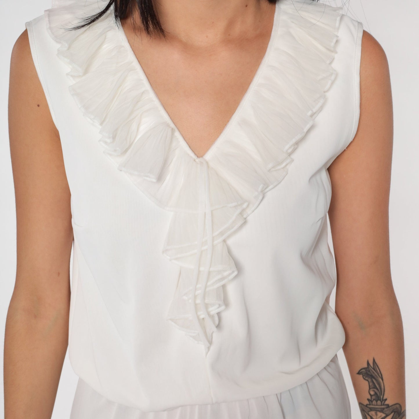 70s White Mini Dress V-Neck Ruffled Bodice Sleeveless High Waist Small