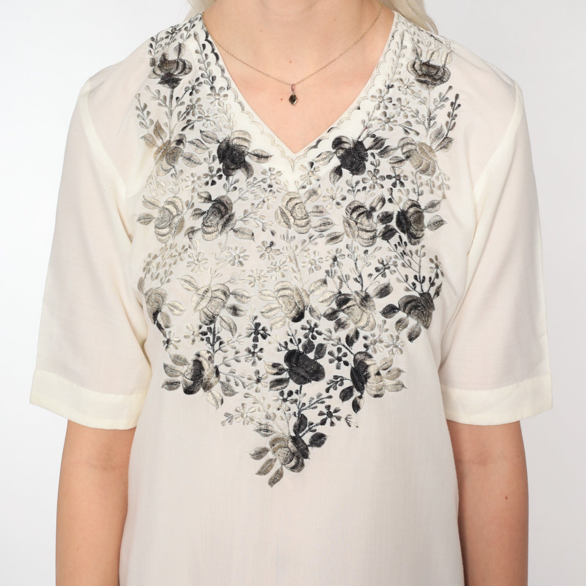 90s Floral Embroidered Mini Dress Off-White V-Neck Short Sleeve Extra Small