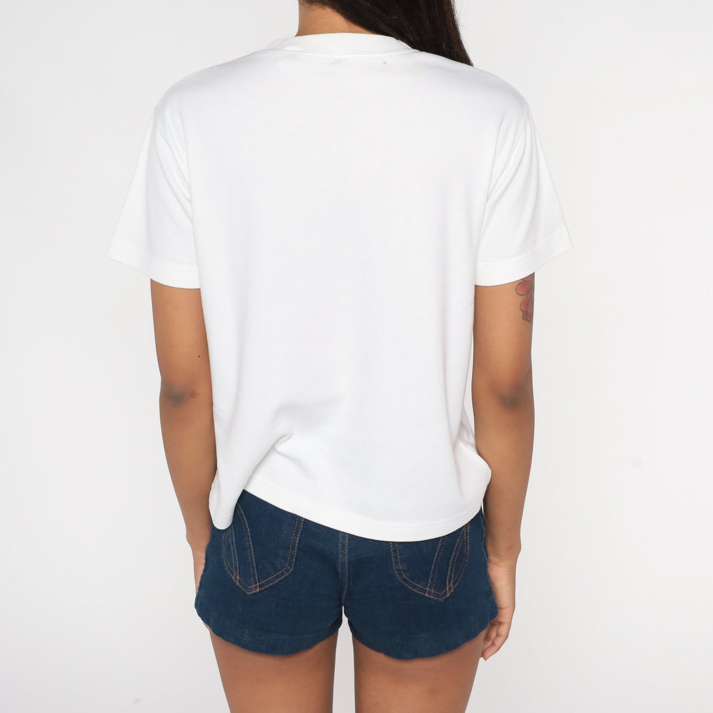 90s Floral Embroidered T-Shirt White Graphic Tee Short Sleeve Small S