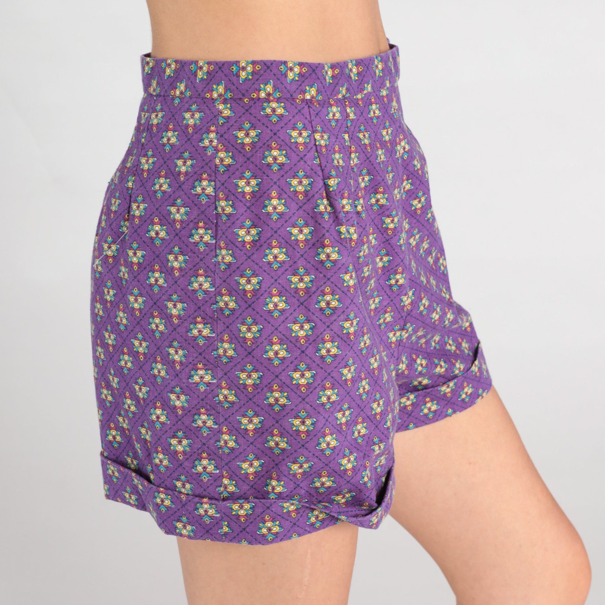 70s Purple Geometric High-Waisted Shorts Cuffed Trouser Bottoms Small