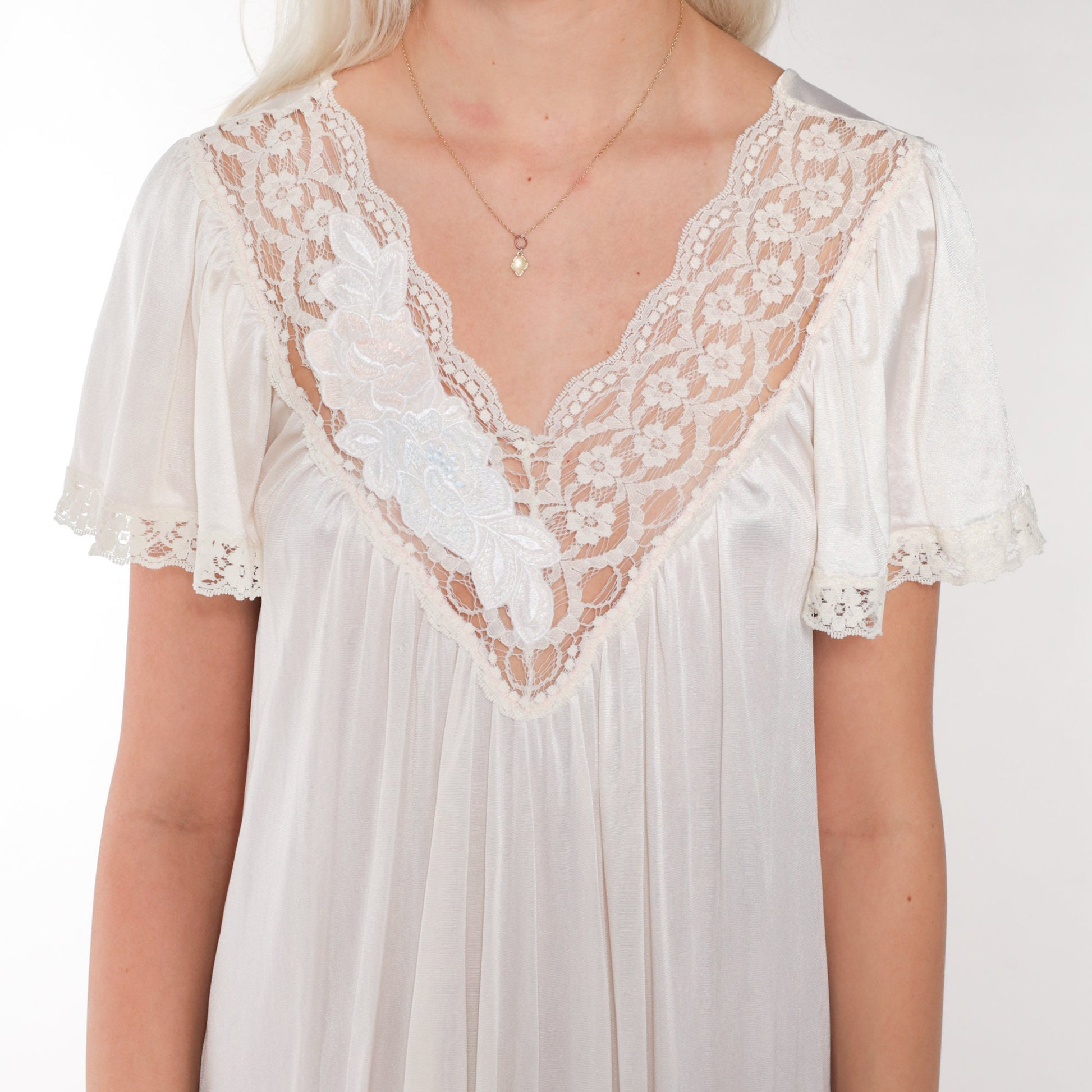 80s White Lace Nightgown Floral Trim V-Neck Short Sleeve Knee Length Medium
