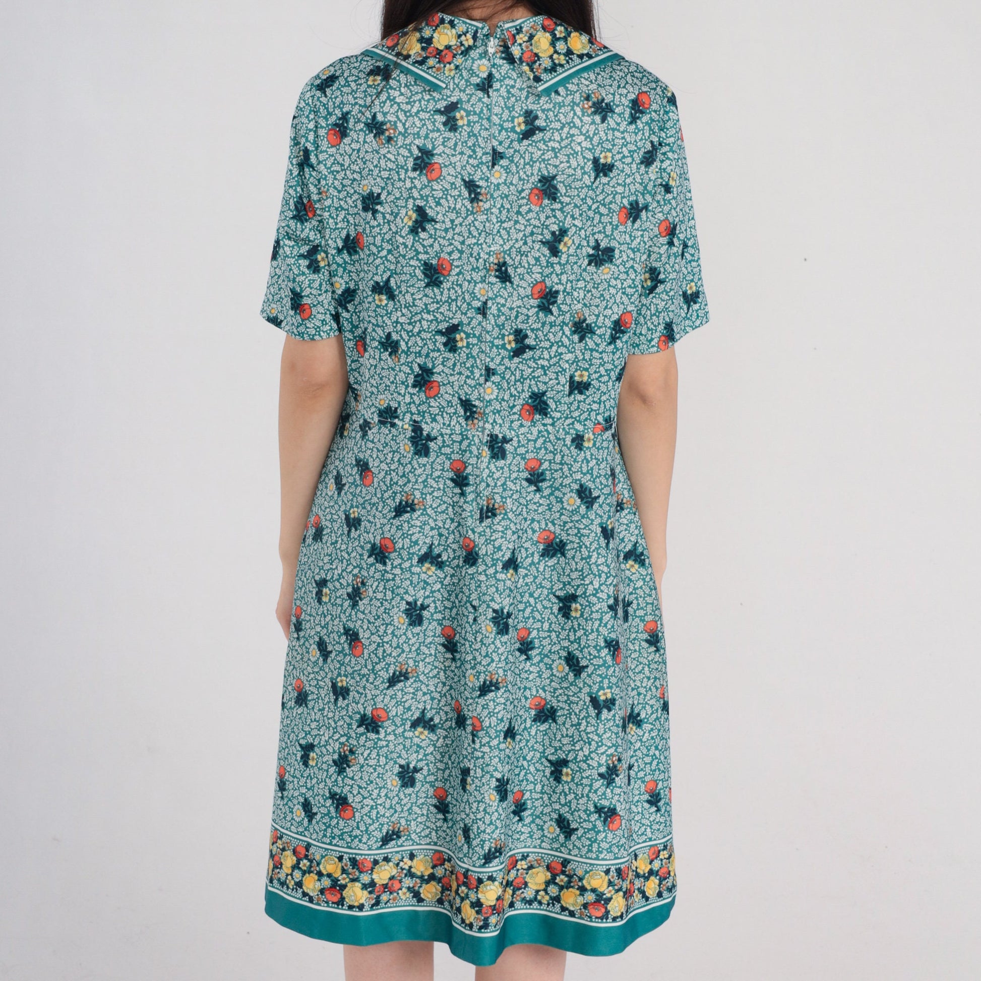 70s Green Floral Mini Dress Collared Shift Short Sleeve V Neck Medium