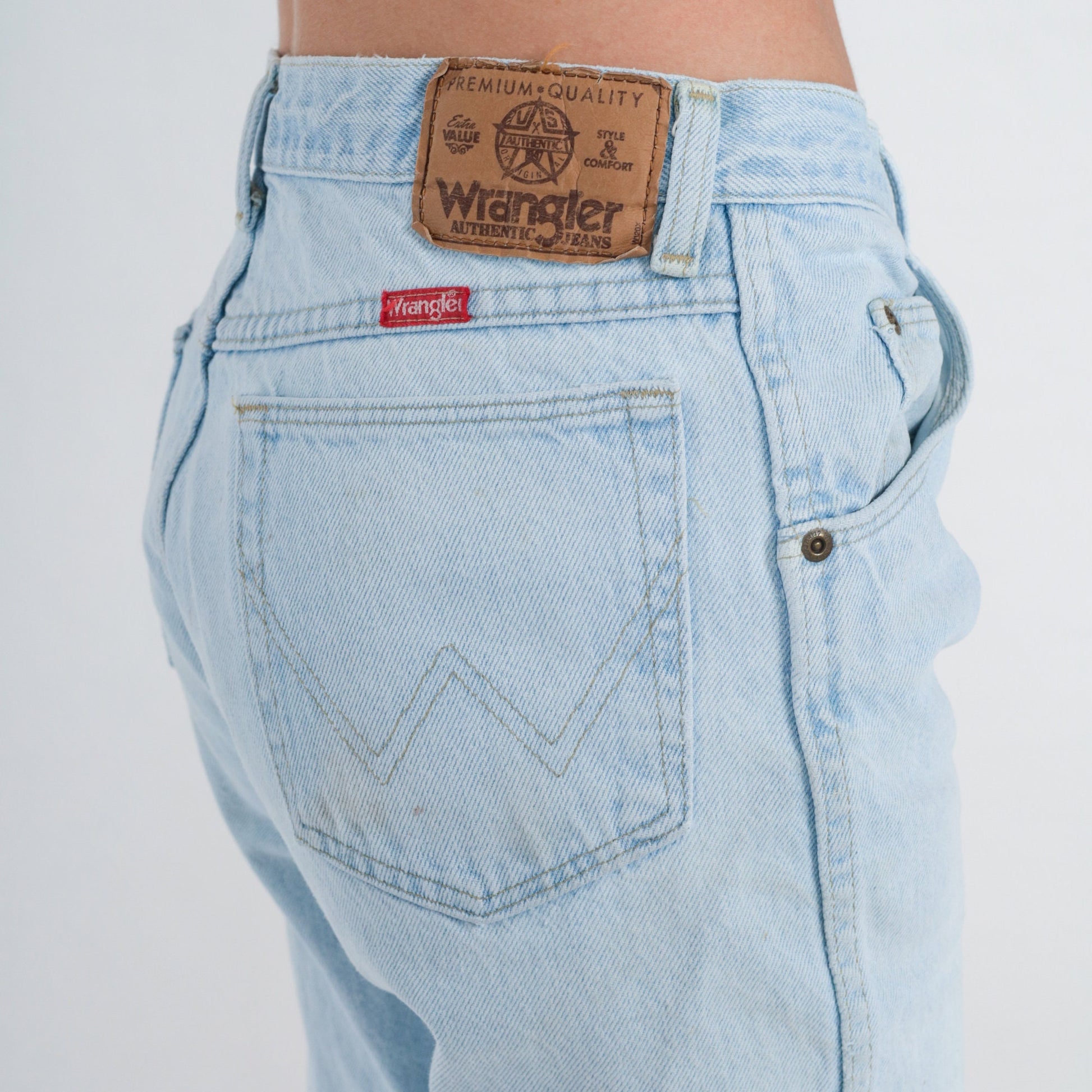 00s Wrangler Mom Jeans Tapered Light Wash Mid Rise Denim Medium 30x32