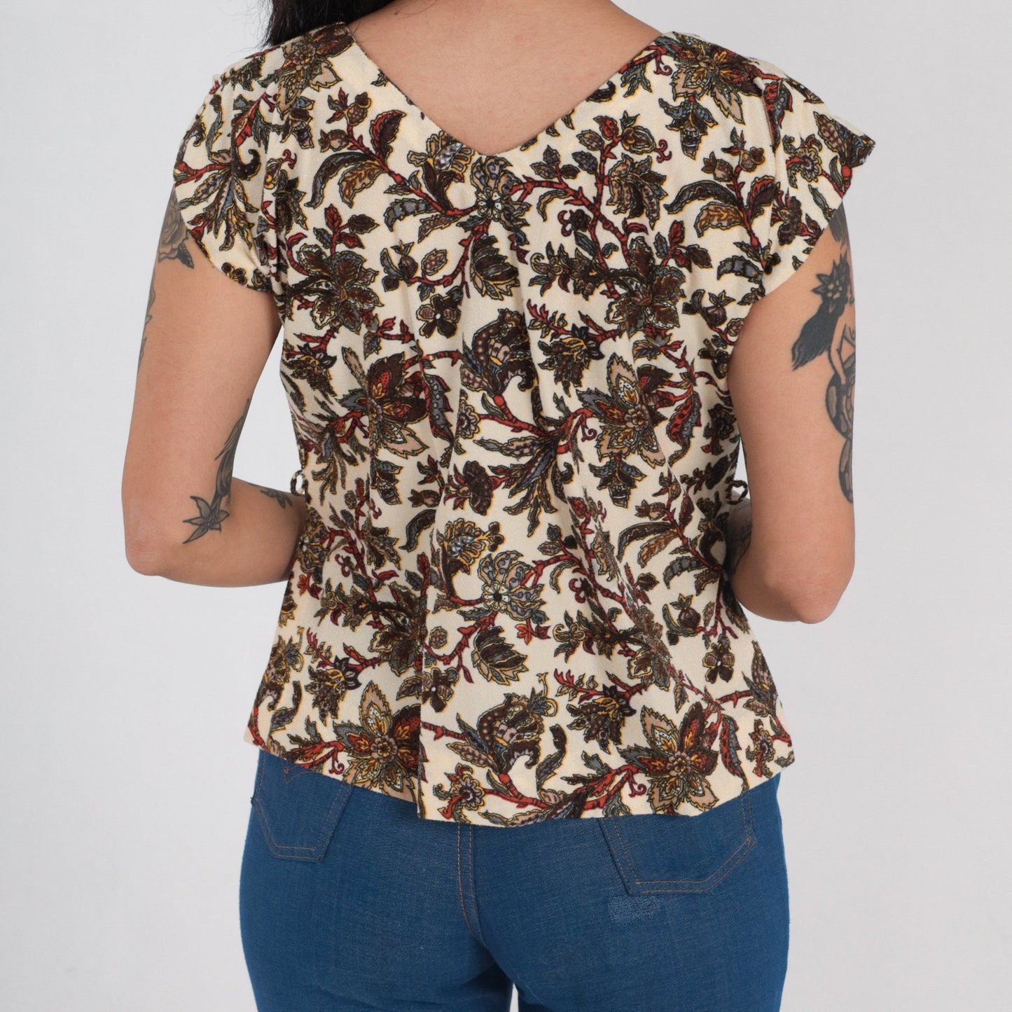 70s Paisley Floral Cap Sleeve Blouse Cream V Neck Medium