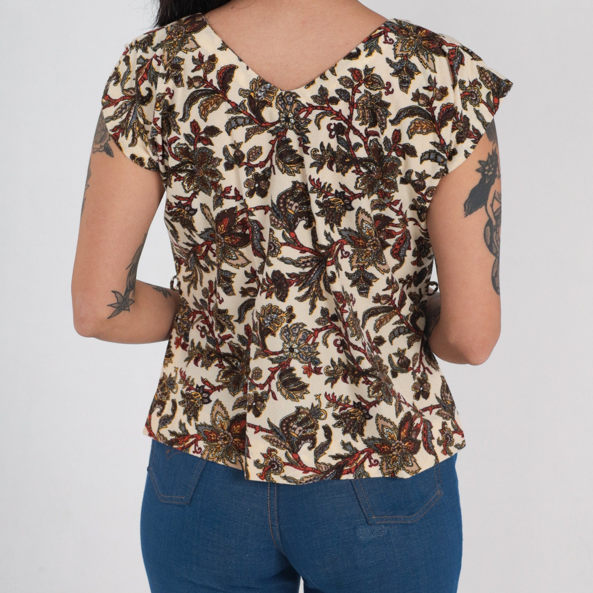 70s Paisley Floral Cap Sleeve Blouse Cream V Neck Medium