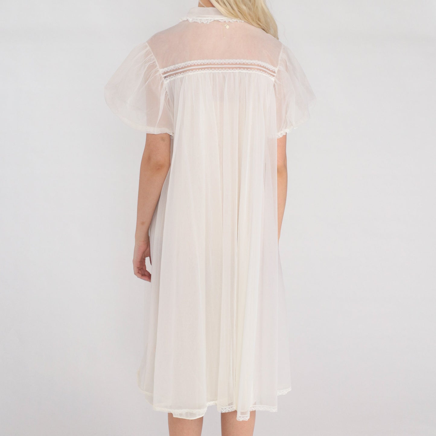 70s White Nylon Peignoir Robe Peter Pan Collar Tie Front Midi Small