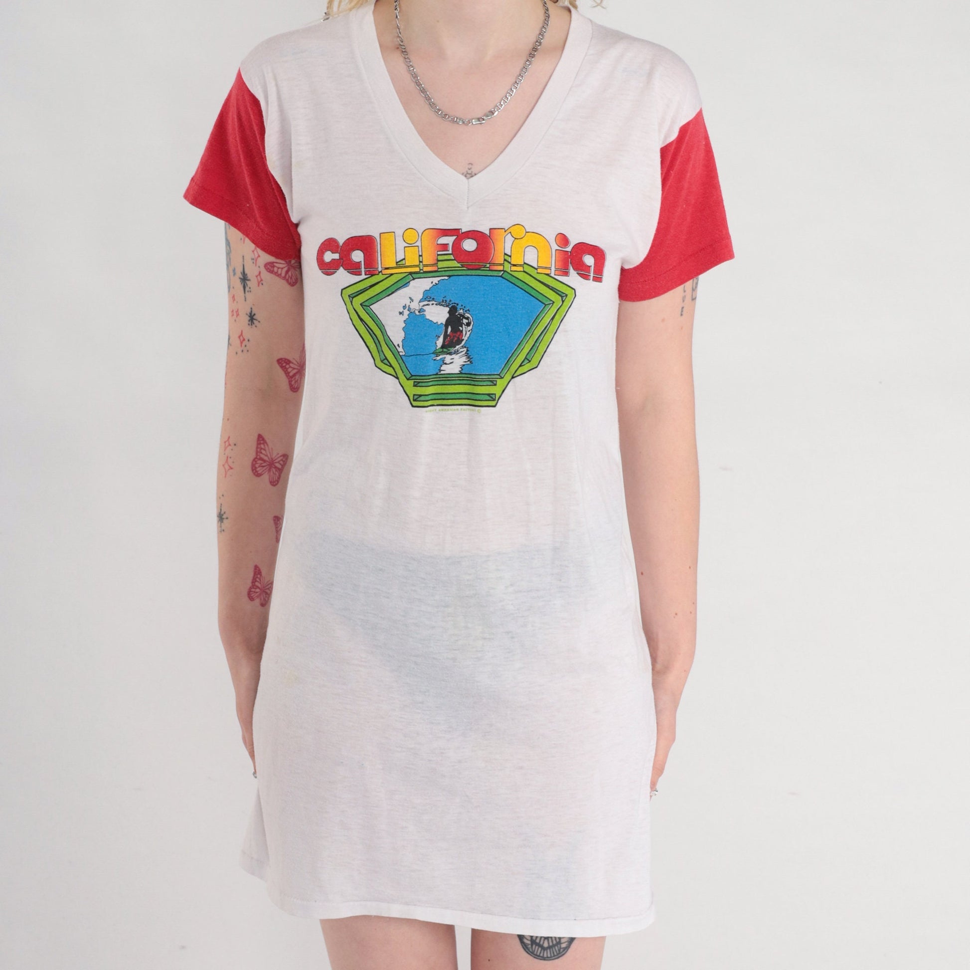 80s California Surfer Graphic T-Shirt Dress Mini White Red Sleeves Small Medium