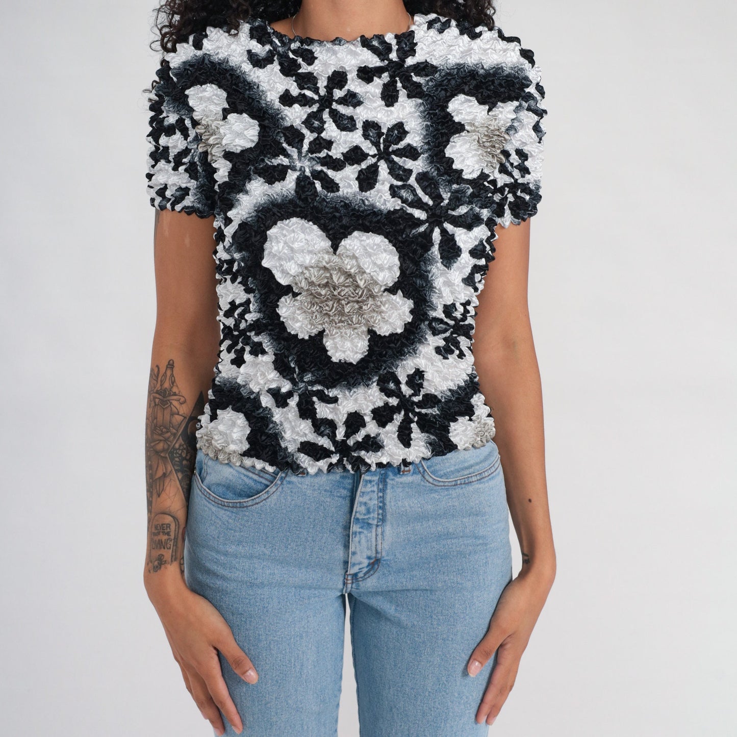 Y2K Black White Floral Popcorn Textured Blouse Short Sleeve Small Medium Large