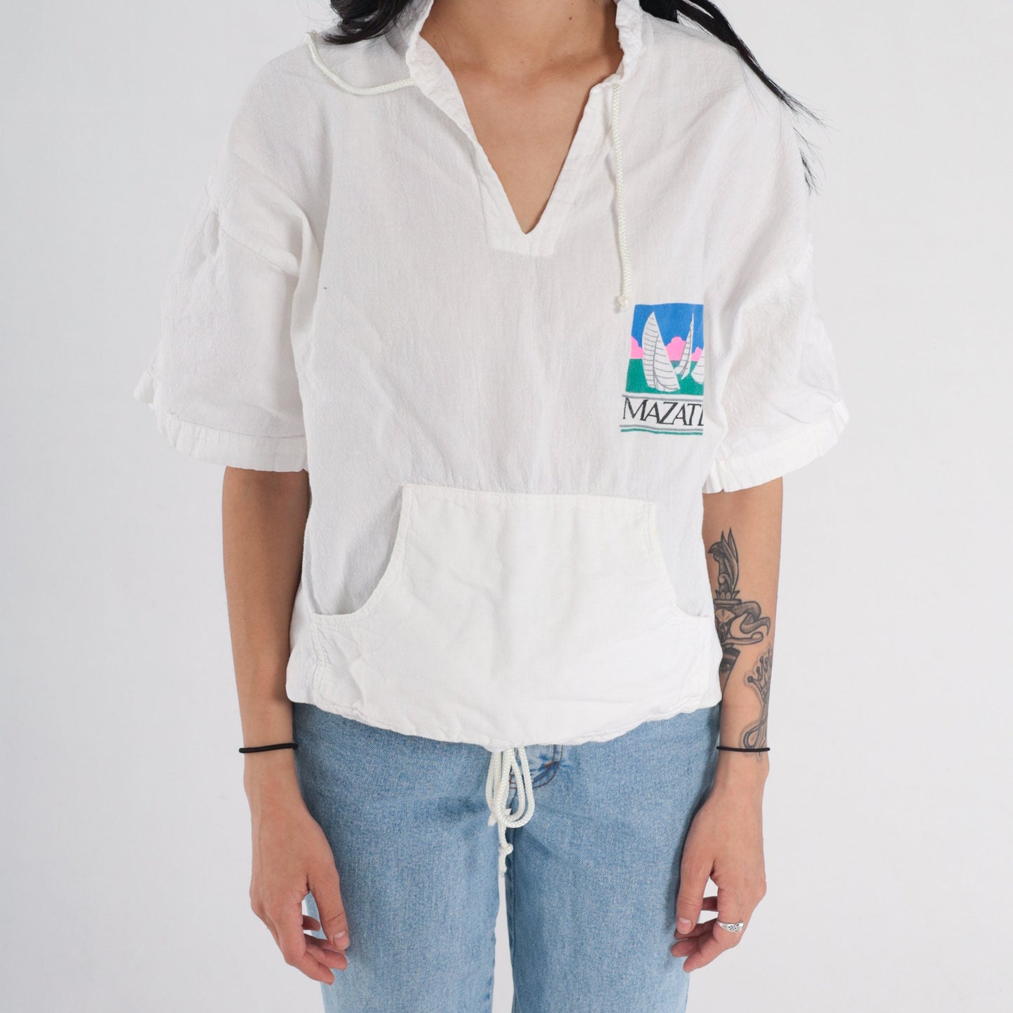 00s Mazatlan Sailboat Graphic T-Shirt White V-Neck Kangaroo Pocket Medium