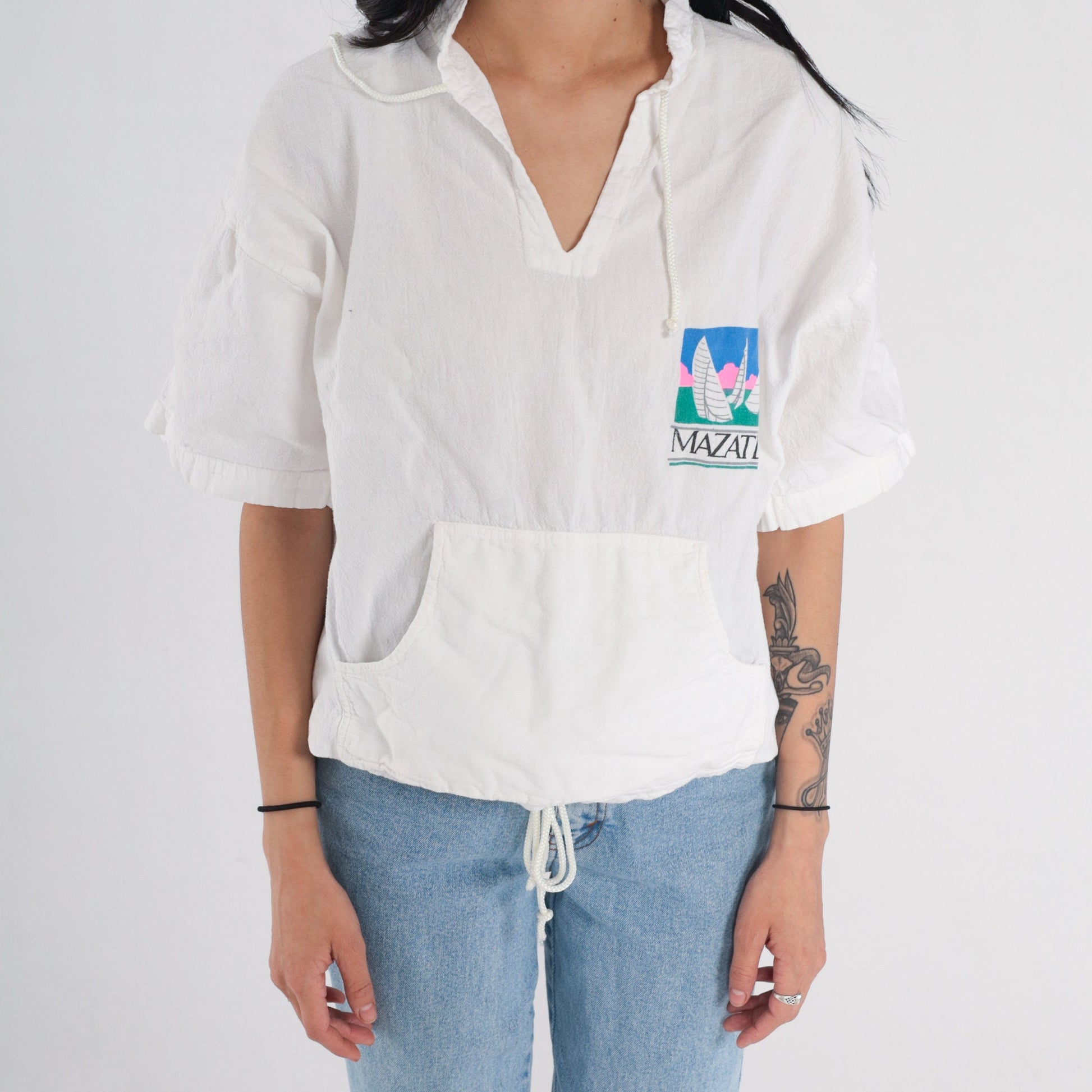 00s Mazatlan Sailboat Graphic T-Shirt White V-Neck Kangaroo Pocket Medium