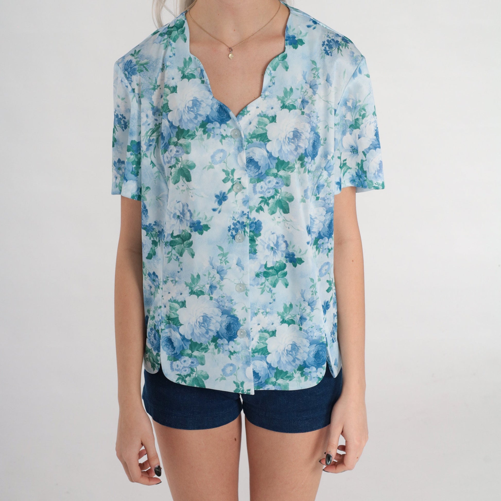 00s Blue Floral Rose Print Button Up Blouse Scalloped V Neck Short Sleeve Large
