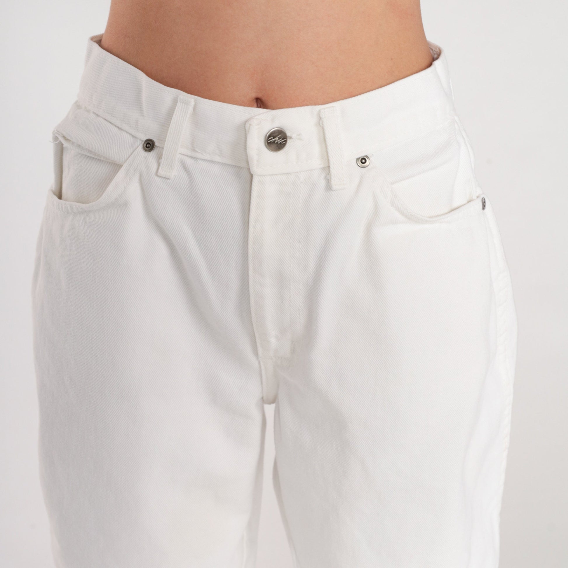 90s Chic White Denim High-Waist Straight-Leg Jeans Small 28