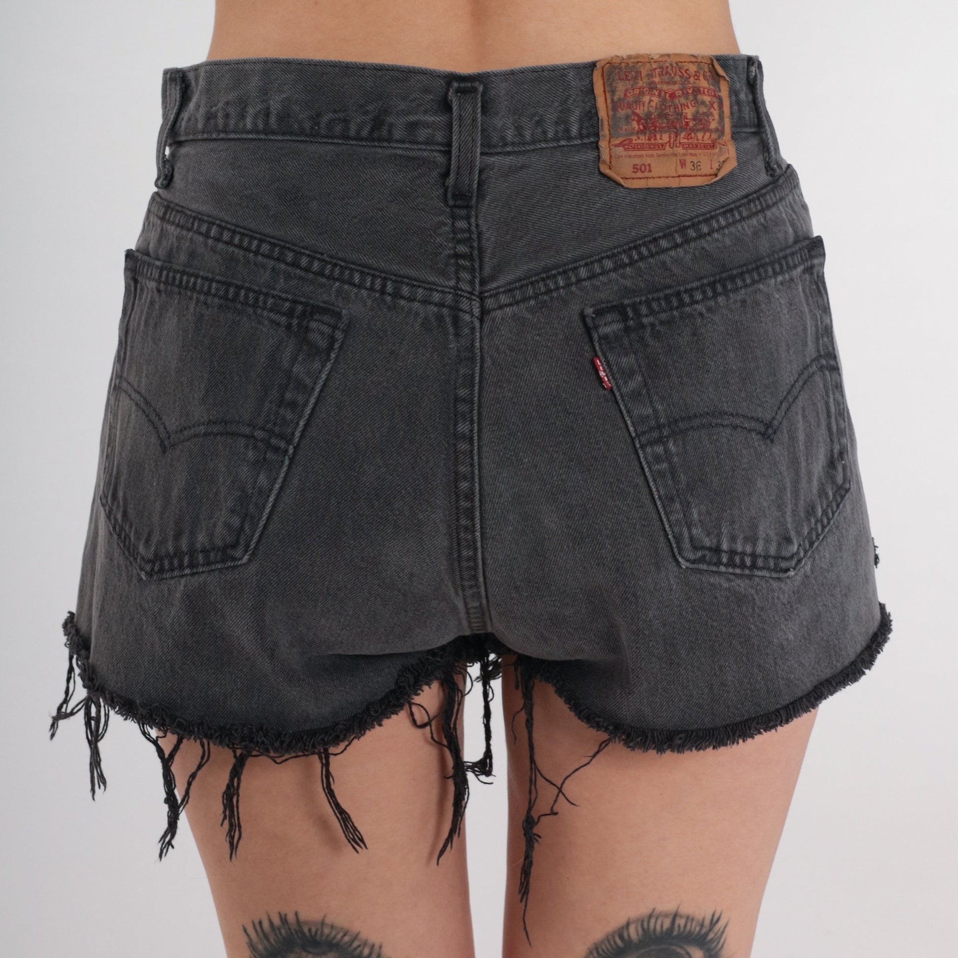 90s Levi's 501 Black Denim Cut-Off Shorts Frayed Mid Rise Large L