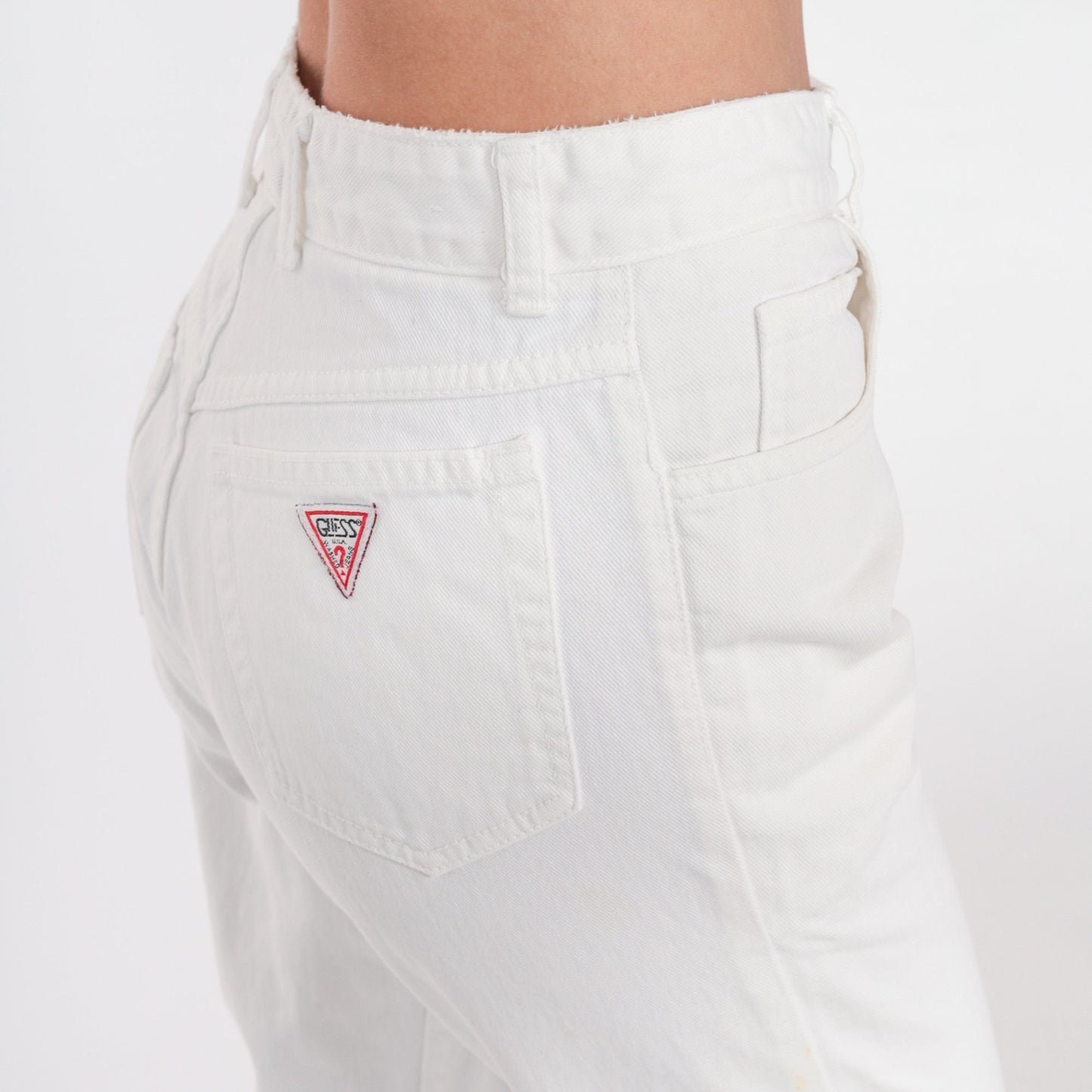 90s Guess White Denim High-Waist Mom Jeans Slim Tapered Small S