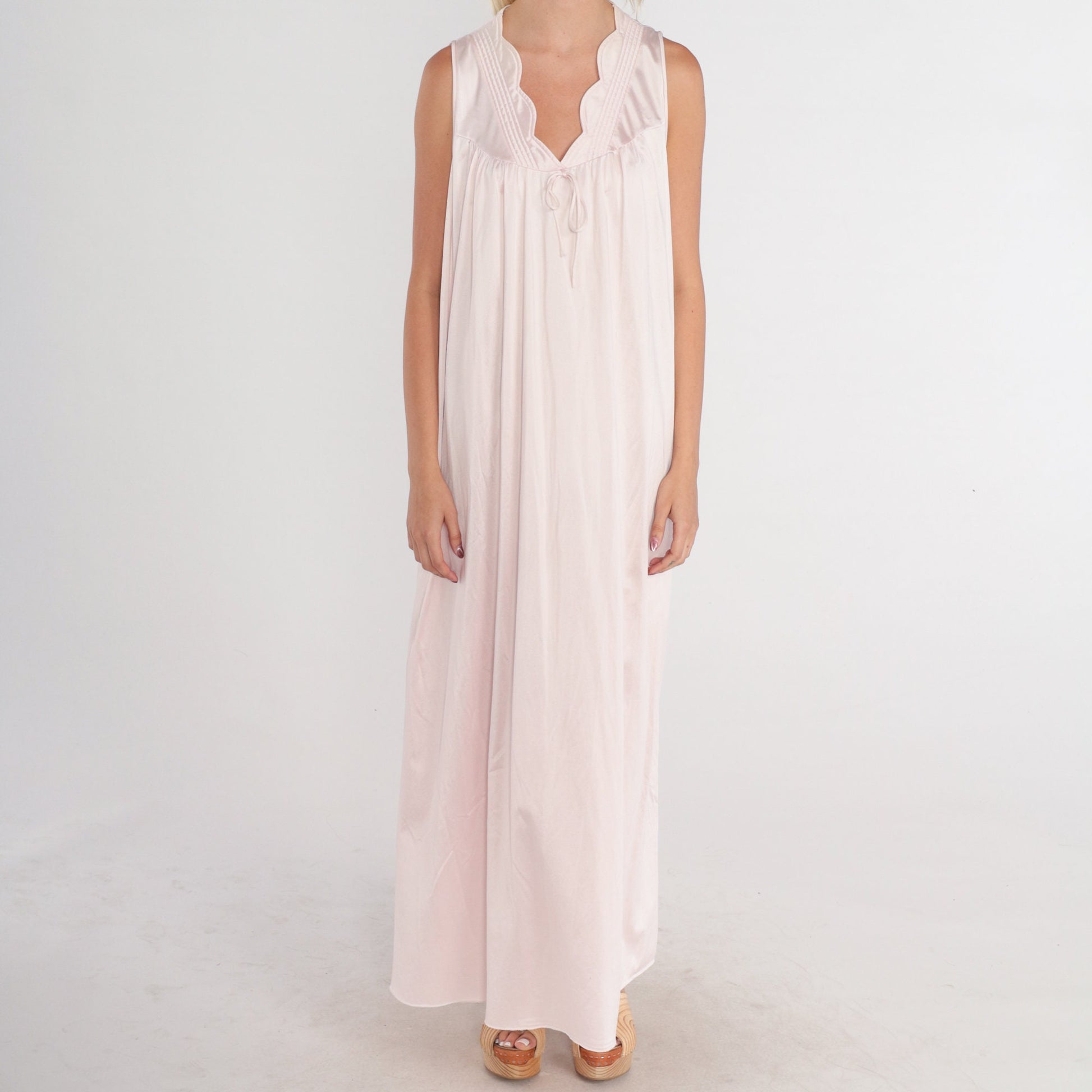 70s Baby Pink Slip Dress Maxi Nightgown Scalloped V-Neck Sleeveless Medium