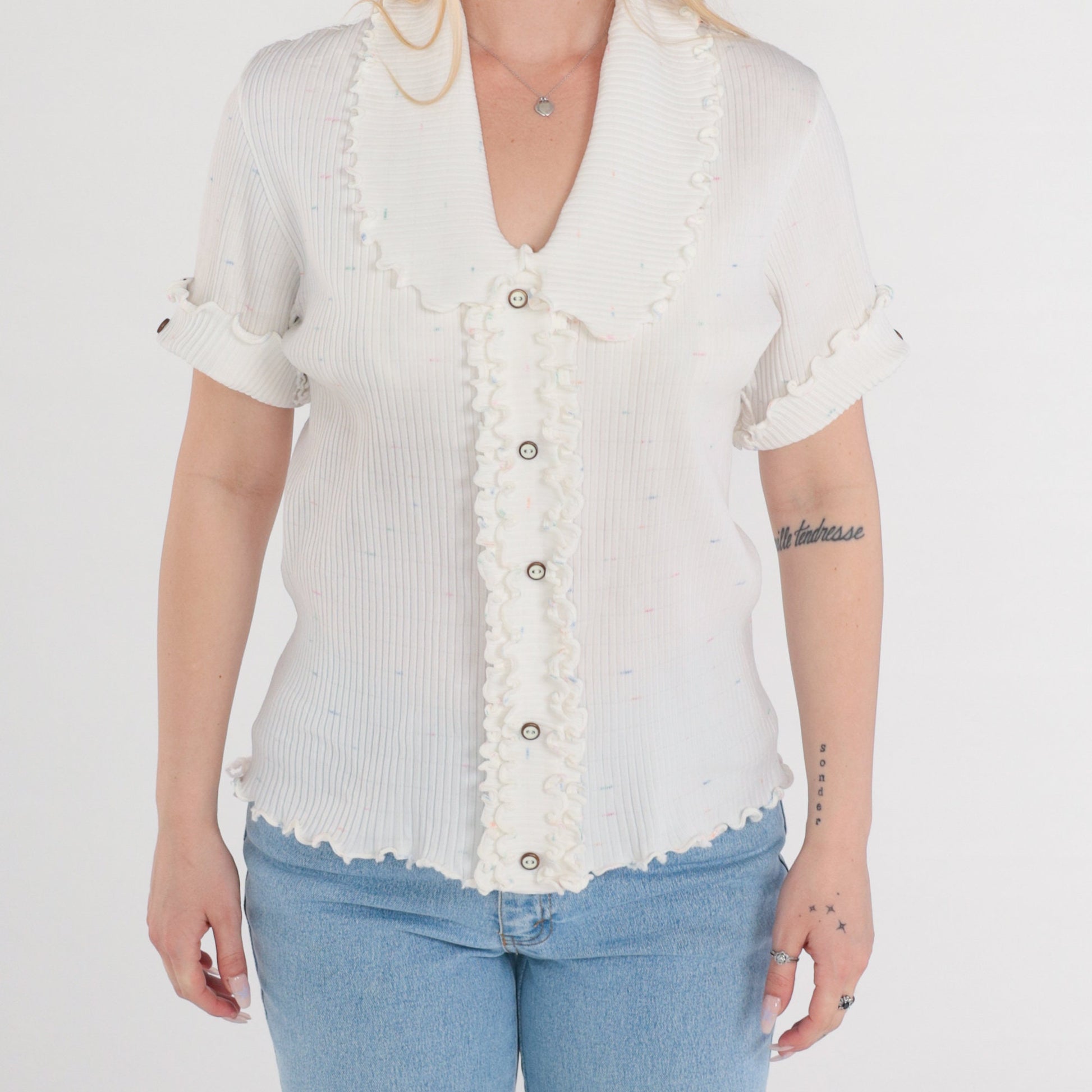 70s White Ribbed Blouse Rounded Collar Ruffle Short Sleeve Medium M
