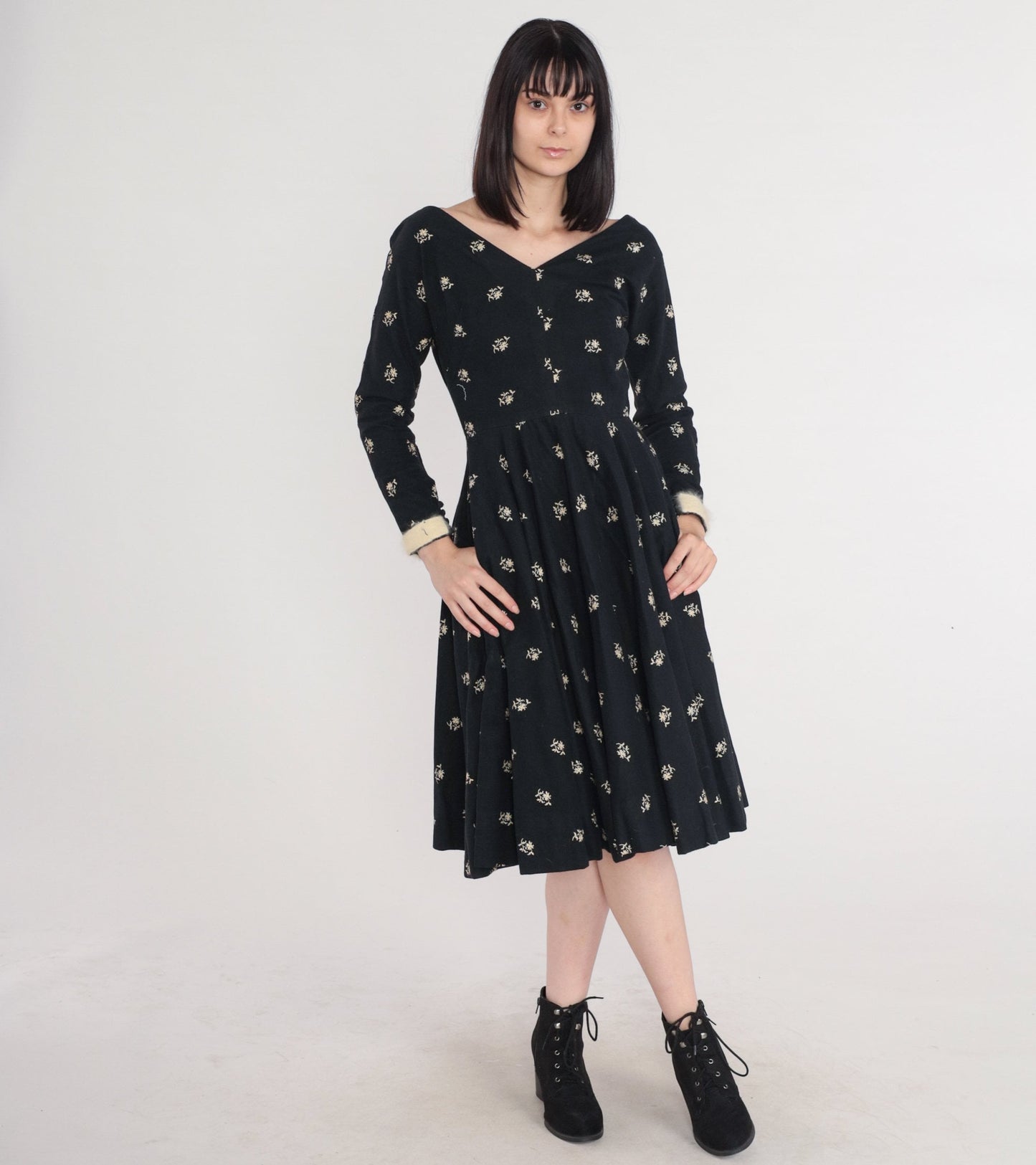 1950s Black Wool Floral Embroidered Midi Dress High Waist Long Sleeve Small S