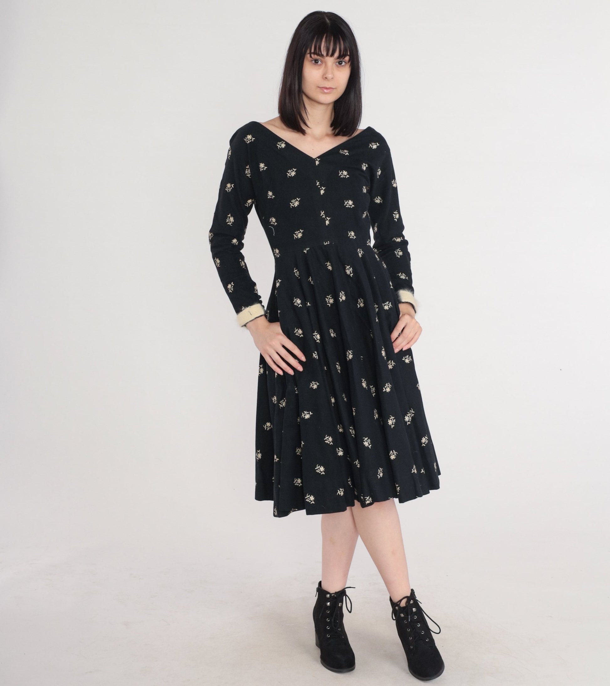 1950s Black Wool Floral Embroidered Midi Dress High Waist Long Sleeve Small S