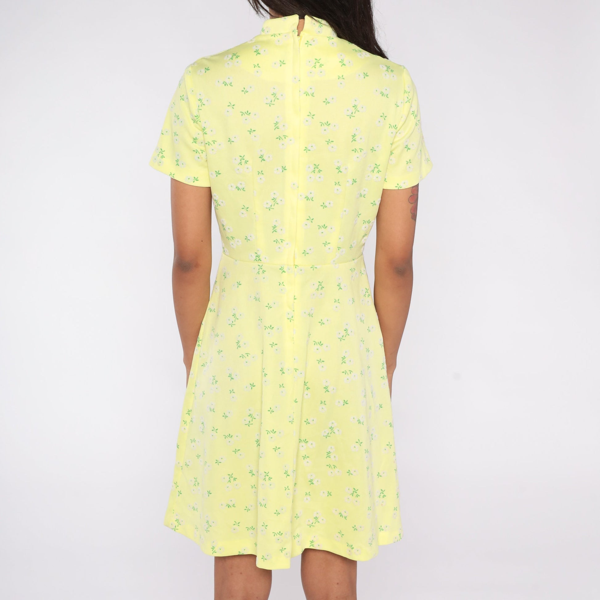 1970s Yellow Floral Mini Dress High Waisted Short Sleeve Mandarin Collar Small