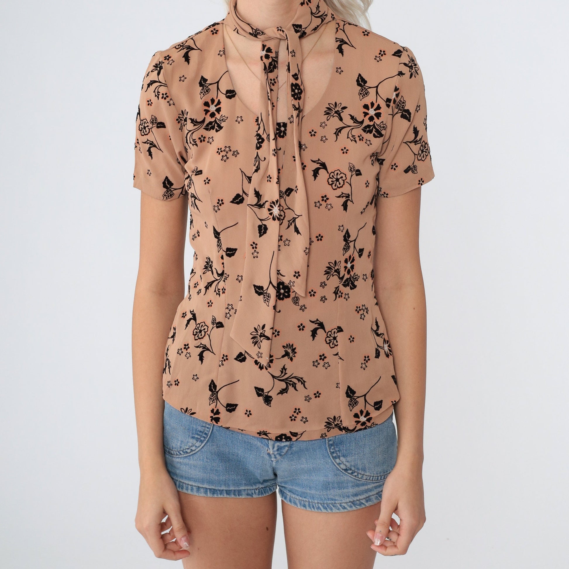 70s Floral Ascot Blouse Tan Short Sleeve Princess Seam Tie Neck Top Extra Small