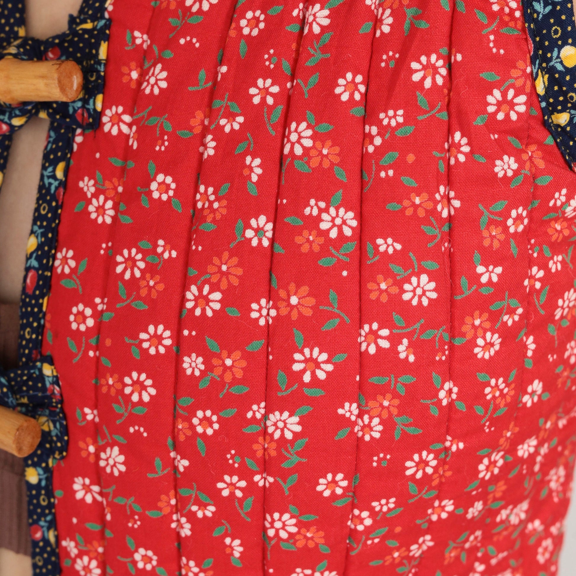 70s Red Calico Floral Quilted Vest Sleeveless Toggle Button Extra Small
