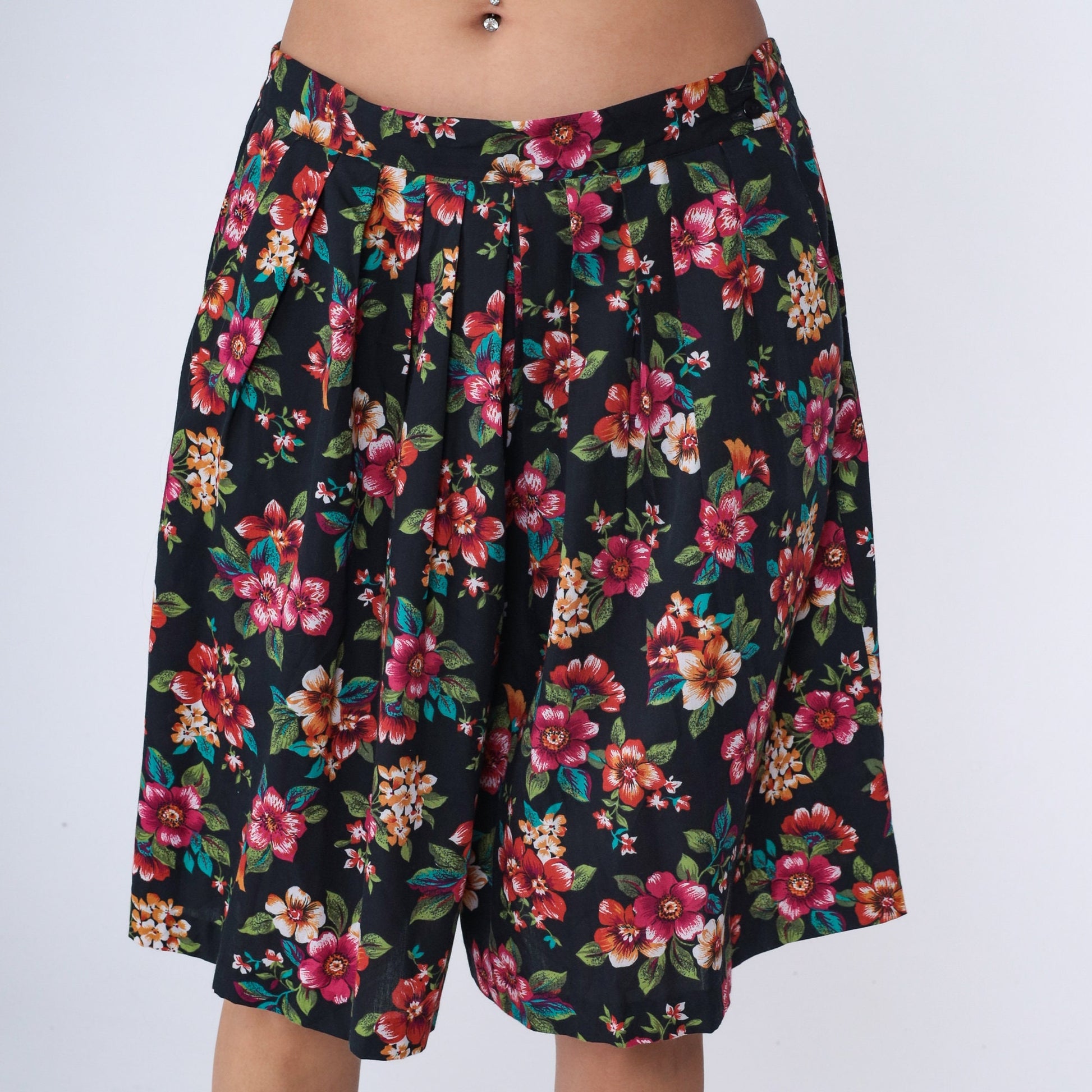 90s Black Floral Print High-Waist Pleated Shorts Bermuda Large L