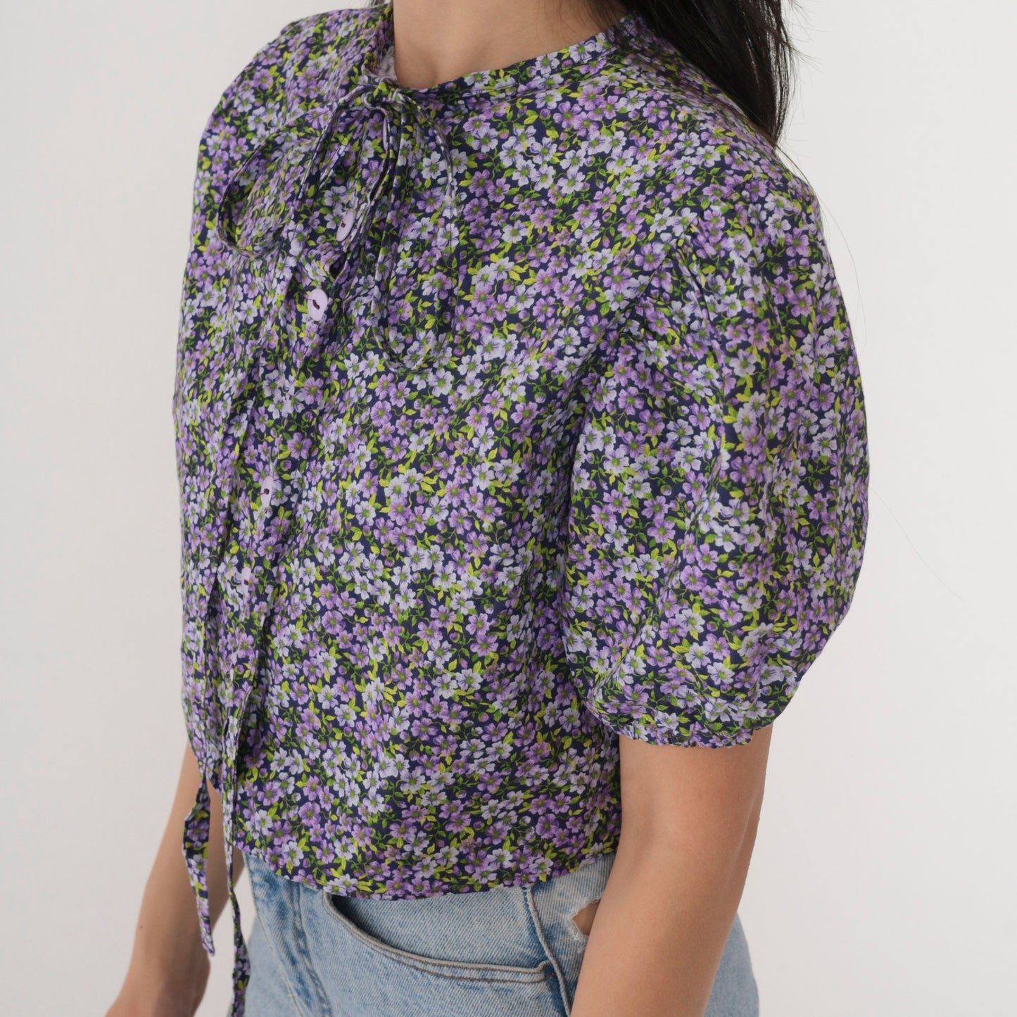 90s Purple Floral Crop Top Puff Sleeve Button-Up Blouse Tie Neck Small