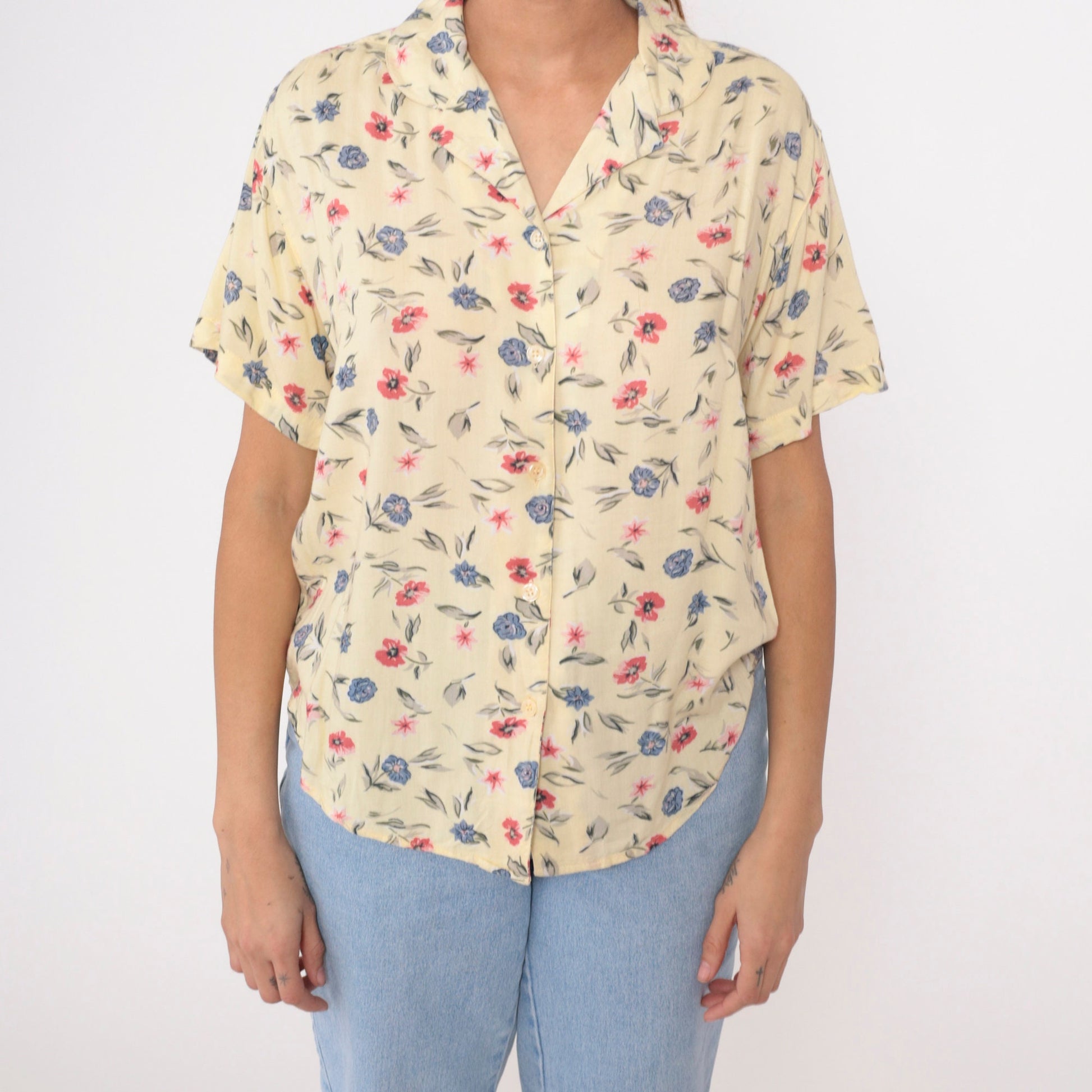 90s Light Yellow Floral Button-Up Blouse Short Sleeve Rayon Small
