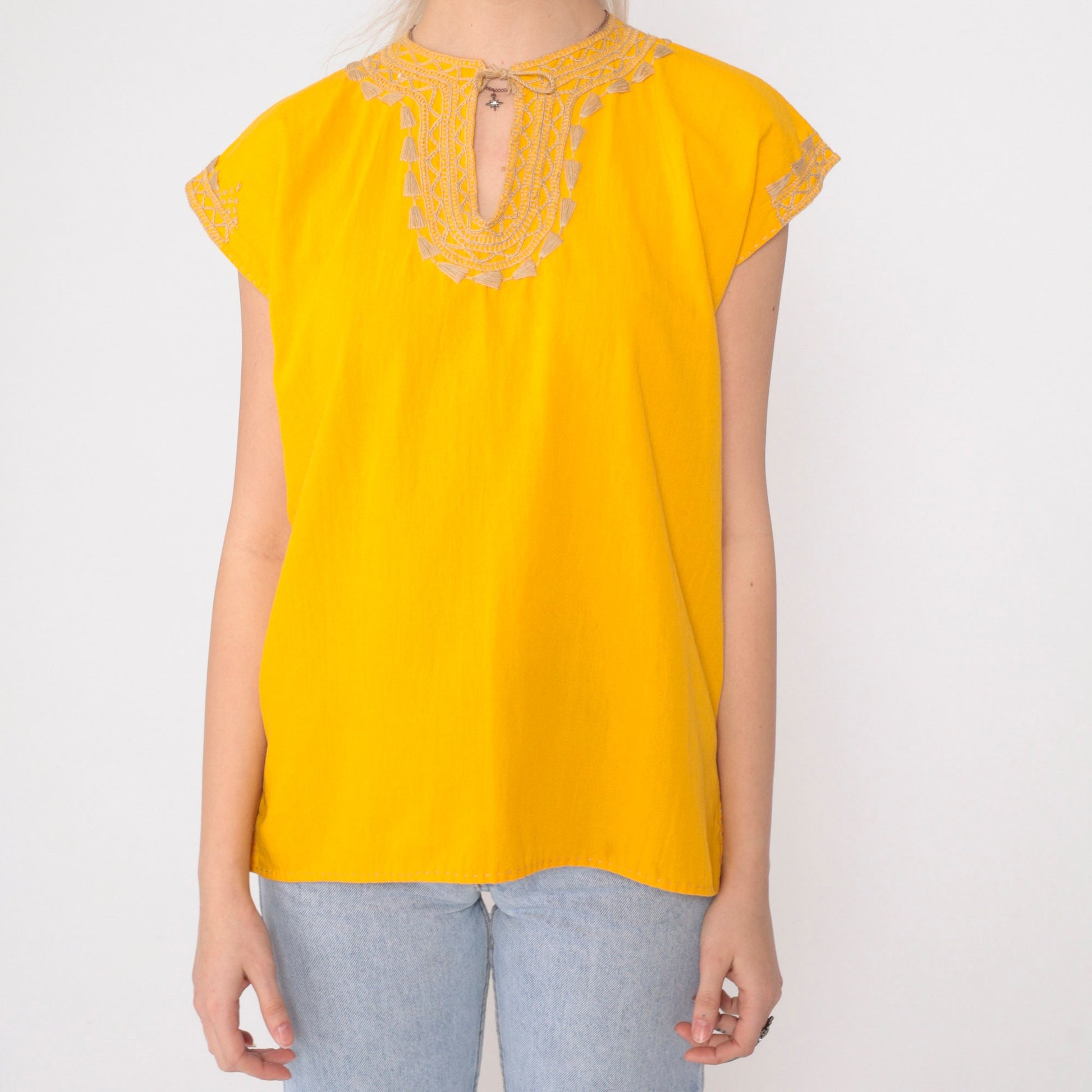 90s Embroidered Tunic Top Yellow Keyhole Tie Neck Short Sleeve Small