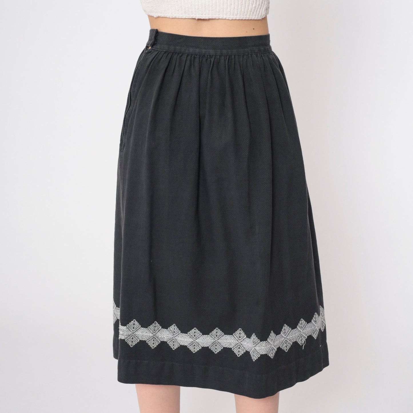 60s Black Midi Skirt White Geometric Embroidered High Waisted Pleated Cotton Extra Small
