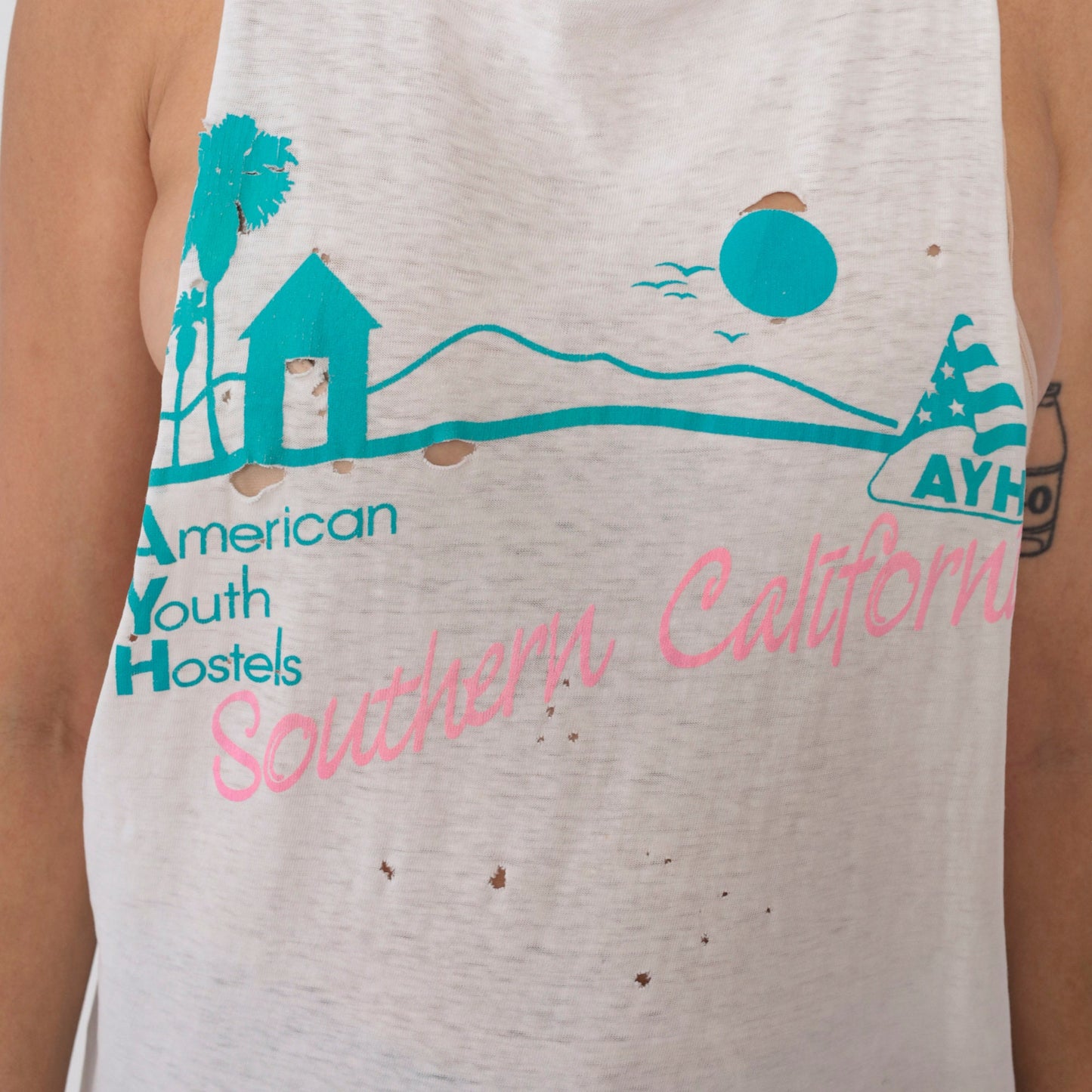 90s American Youth Hostels Tank Top California Palm Tree Graphic Distressed Medium
