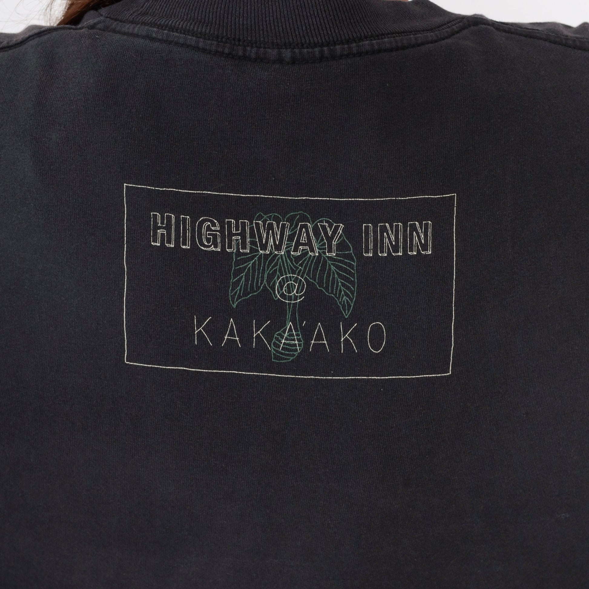 Y2K Highway Inn Kaka'ako Honolulu Graphic T-Shirt Black Tourist Tee Extra Large XL
