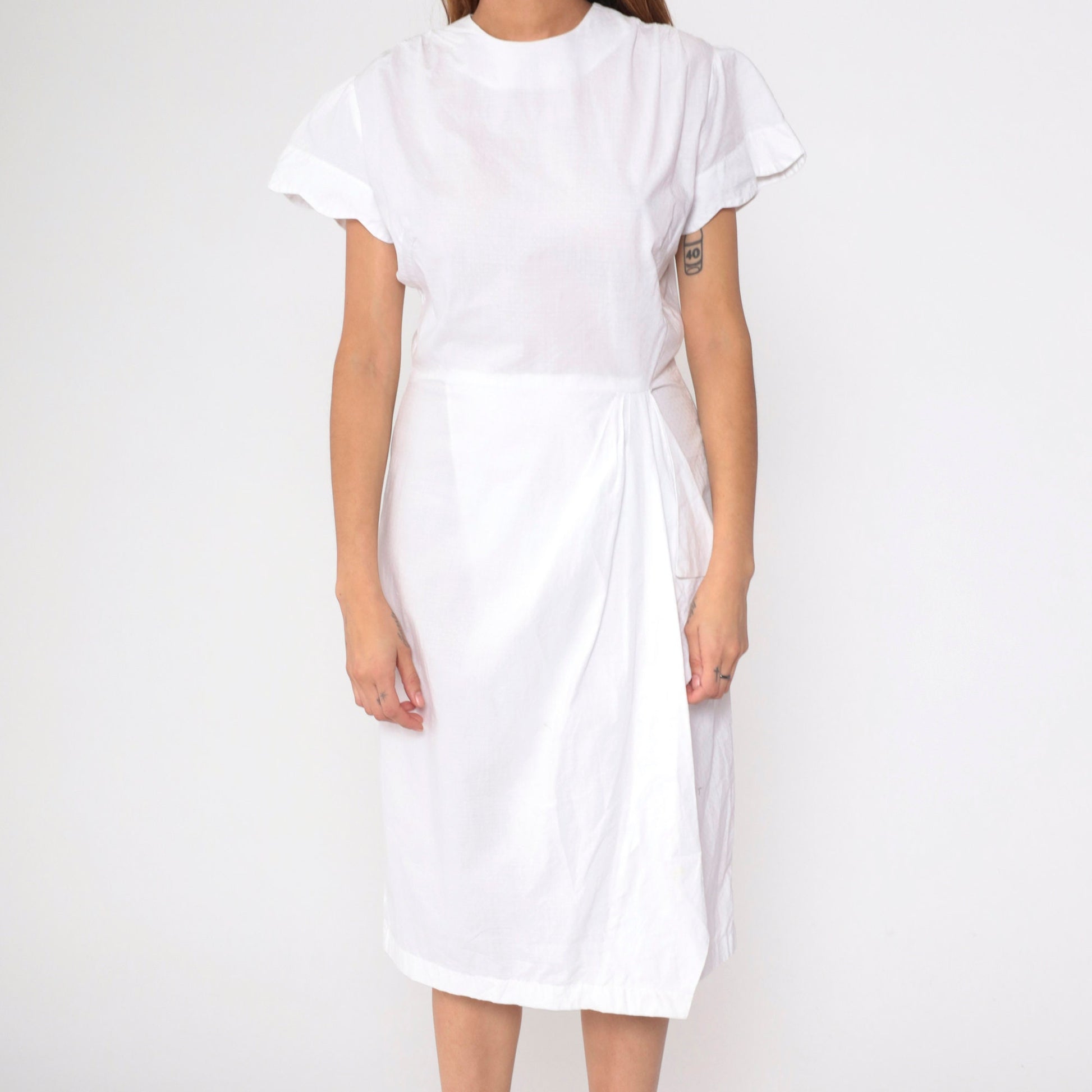 1940s White Cotton Midi Dress Puff Sleeve Scalloped Button Back Medium