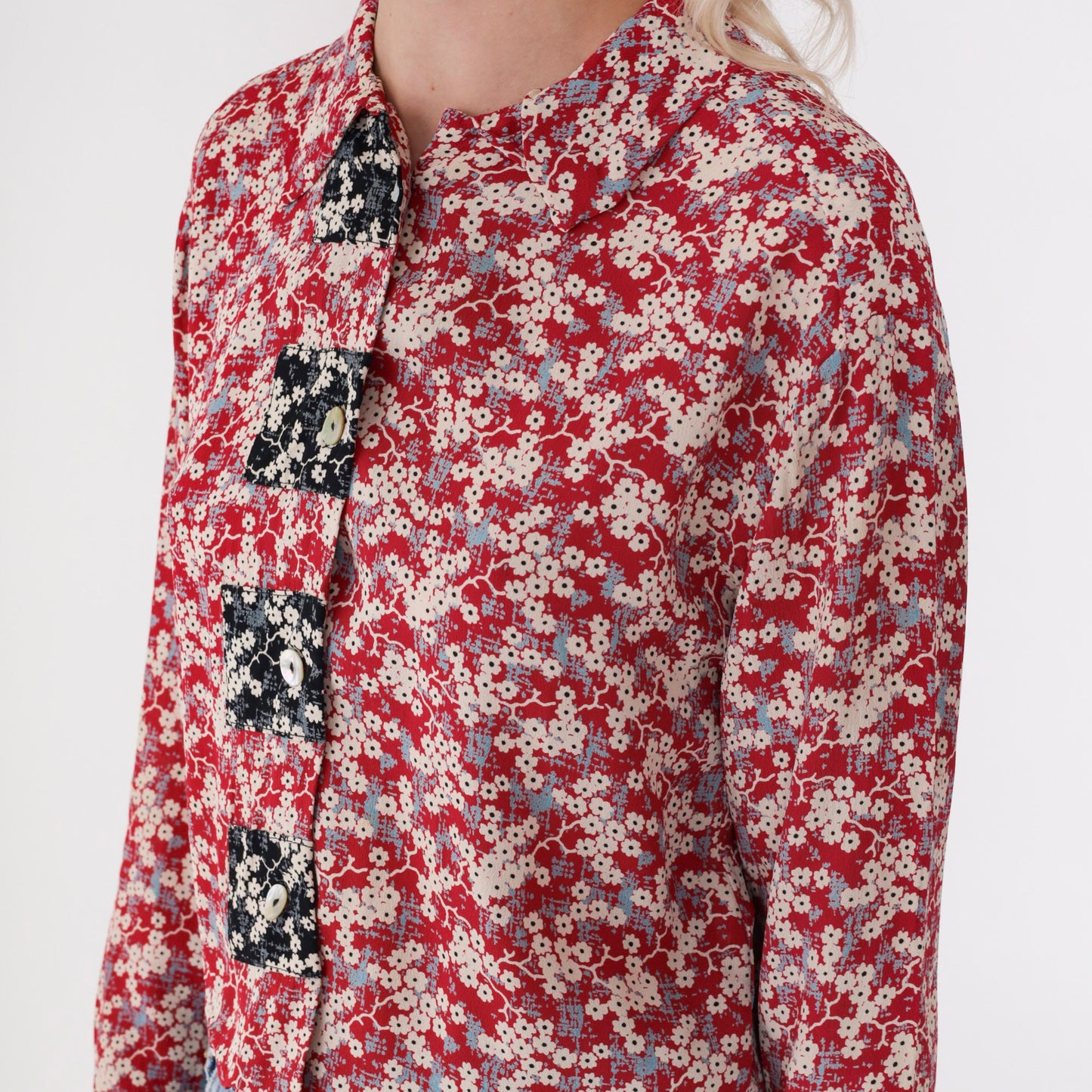90s Red Floral Cherry Blossom Button-Up Blouse Long Sleeve Collared Small