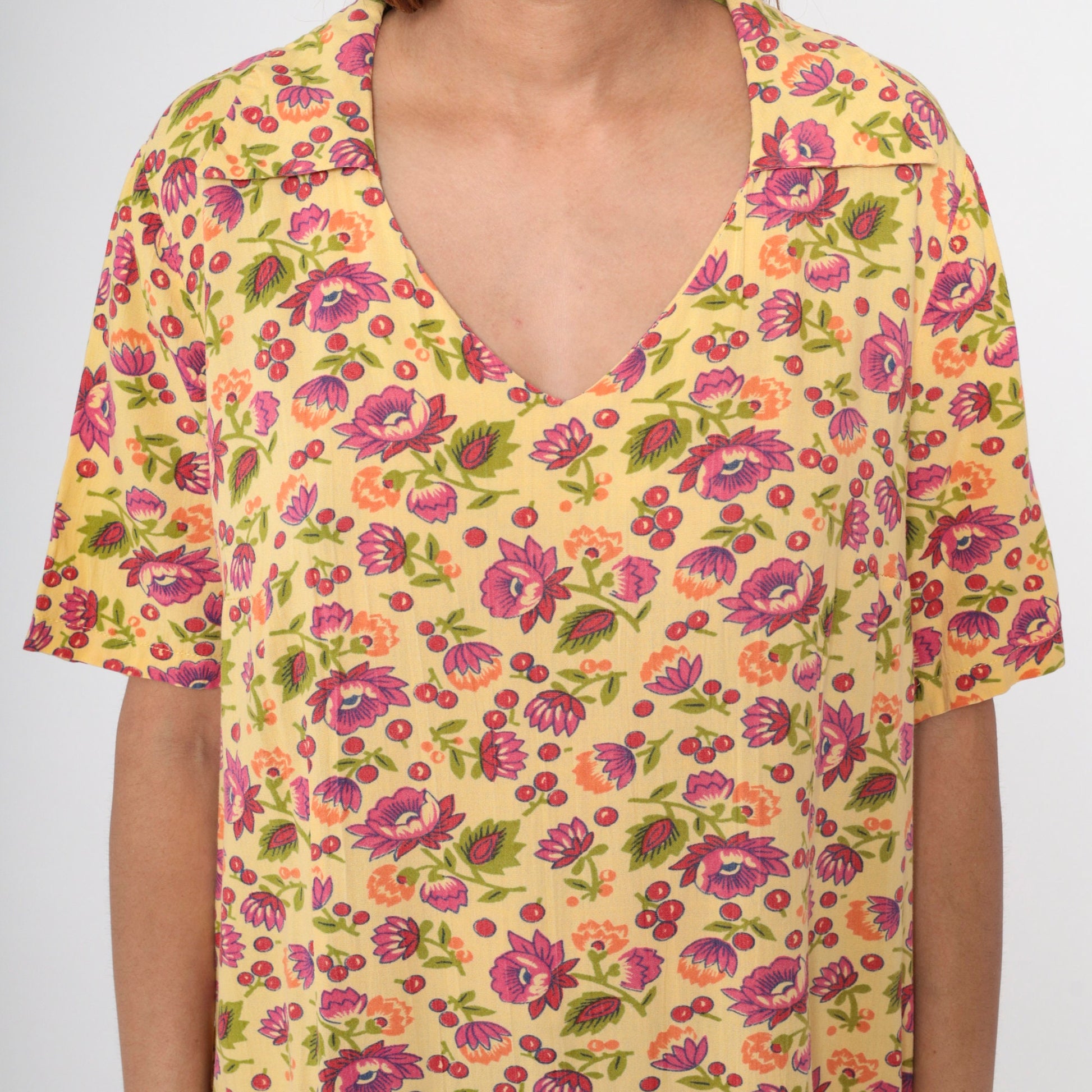 70s Yellow Floral Shift Dress Berry Print Collar V-Neck Knee Length Medium Large