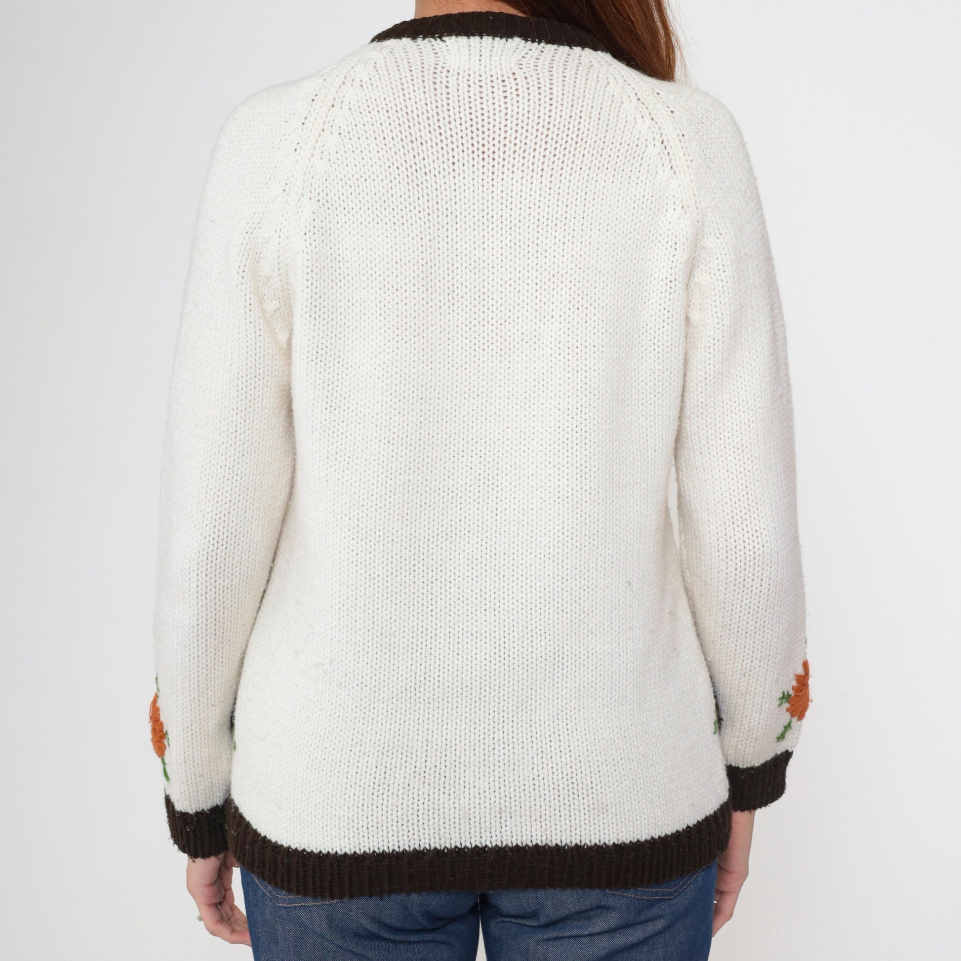 70s Floral Embroidered Cardigan White Acrylic Knit Raglan Sleeve Medium