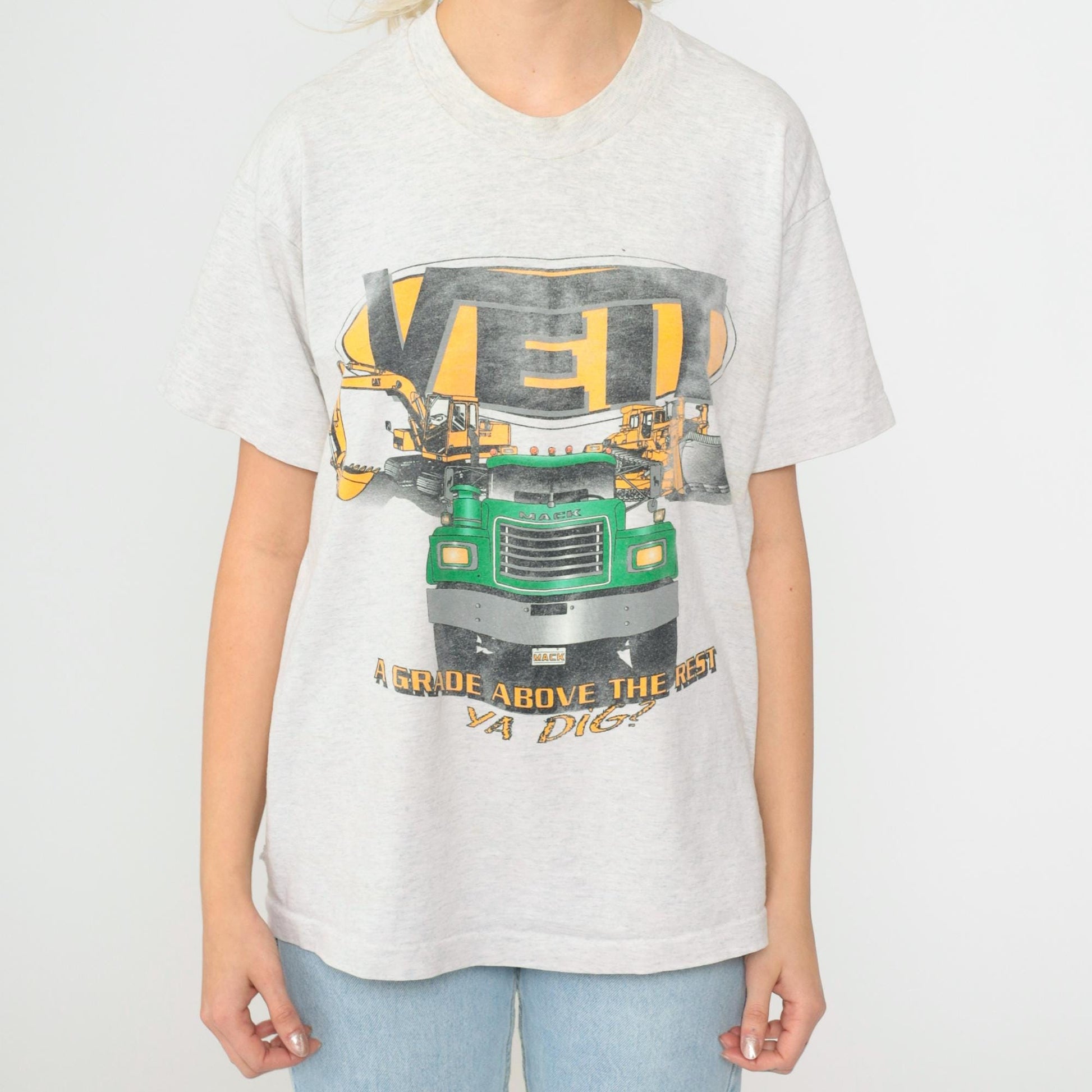 90s Veit Construction Mack Truck Graphic T-Shirt Medium