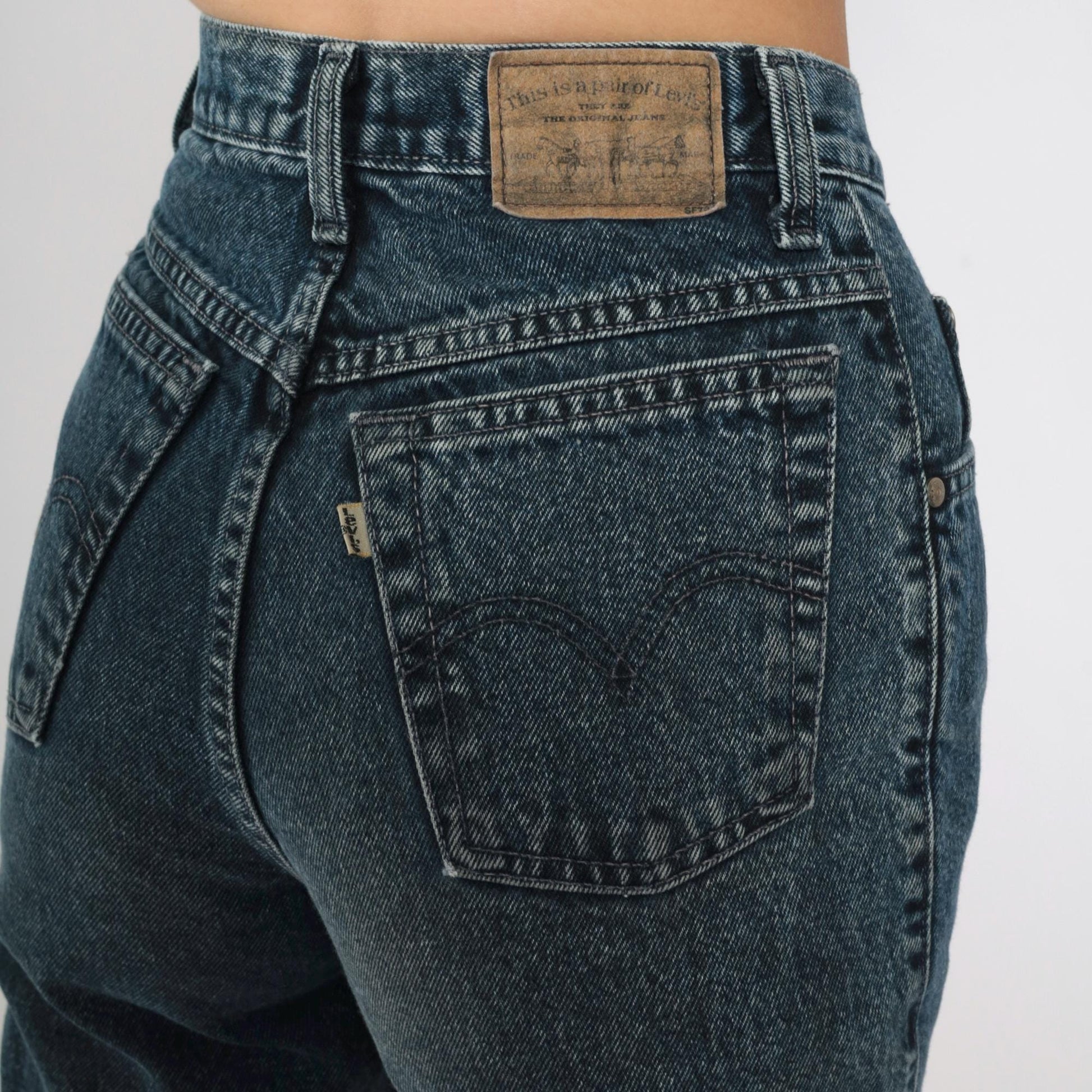 90s Levi's 900 Series High-Waist Tapered Mom Jeans Dark Blue Denim Extra Small
