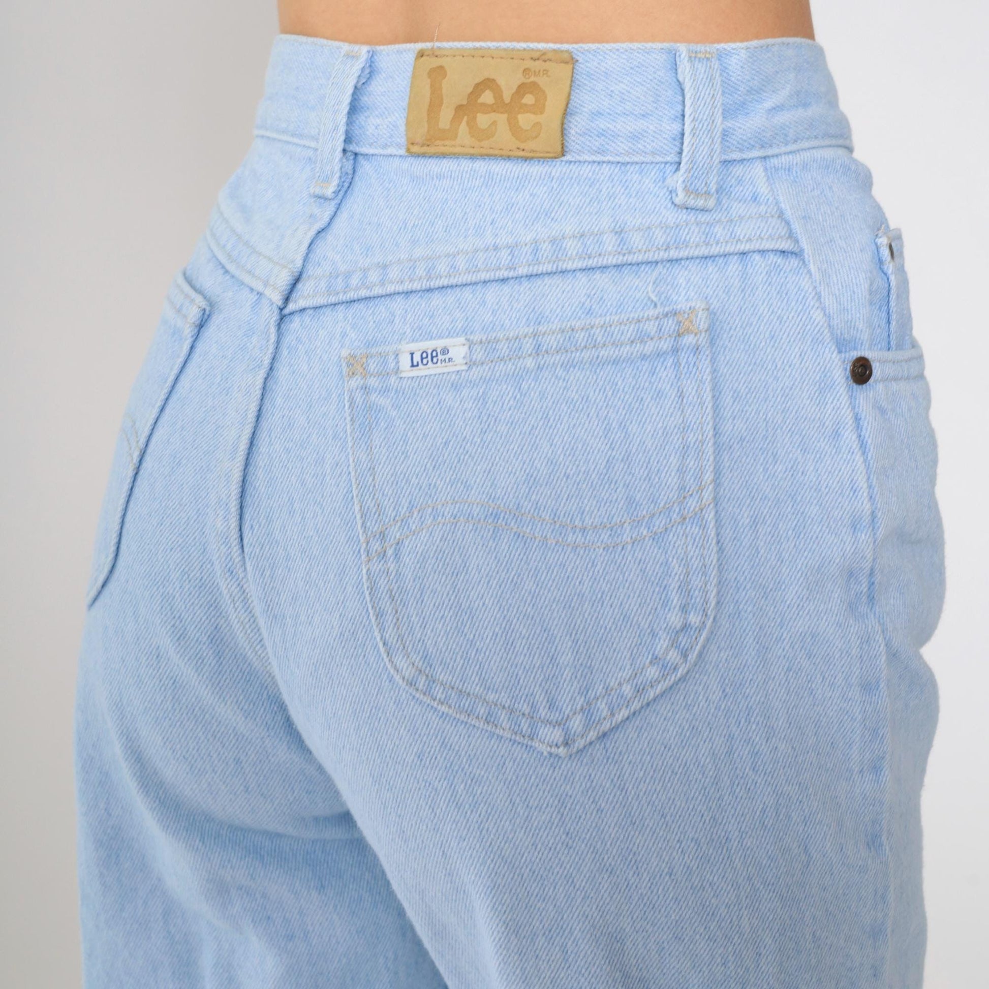 90s Lee High-Waist Tapered Jeans Light Wash Denim Medium