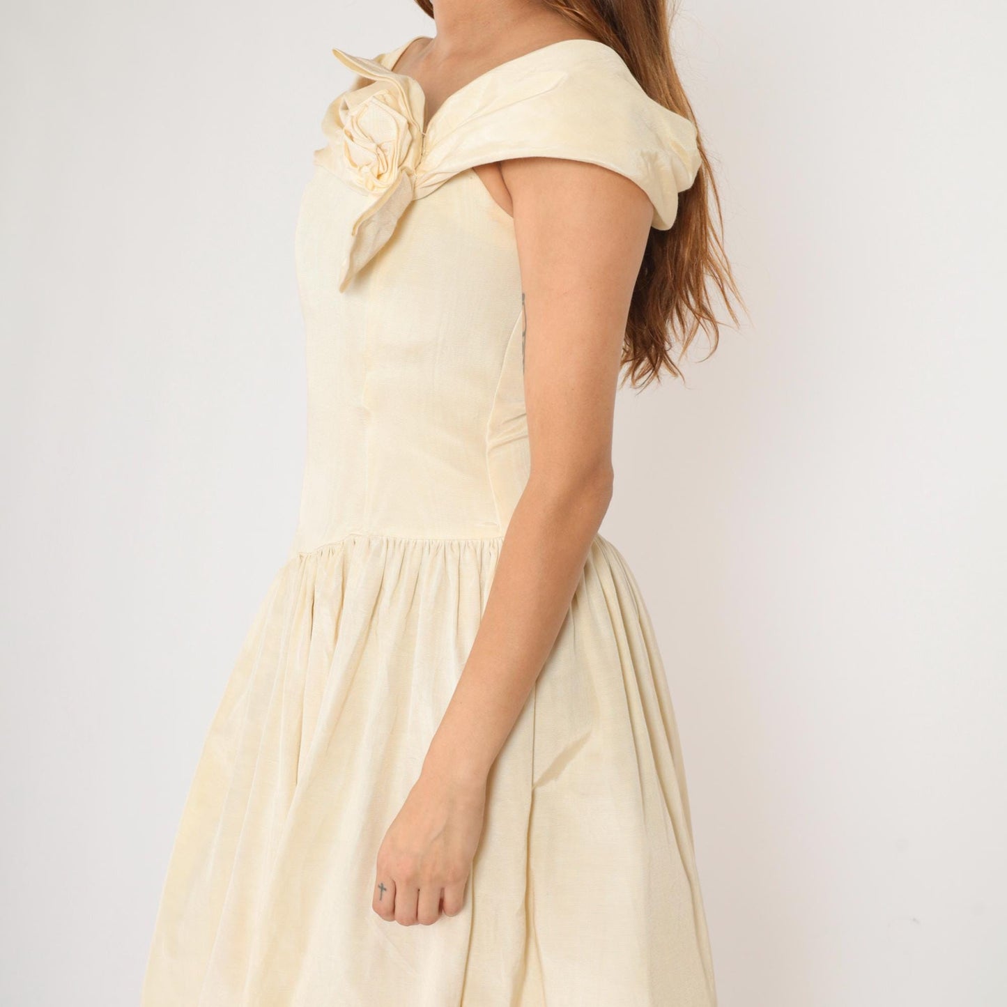 1980s Gunne Sax Cream Taffeta Midi Dress Rosette Bertha Collar Small 4