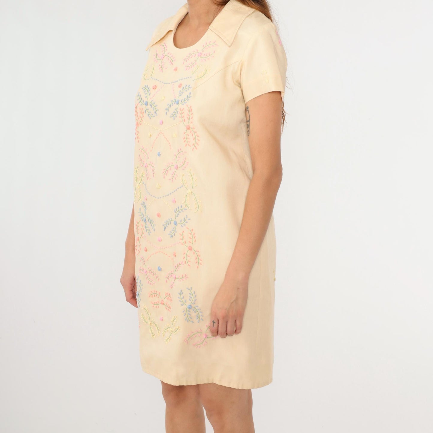 60s Embroidered Floral Shift Dress Cream Pointed Collar Mini Small S